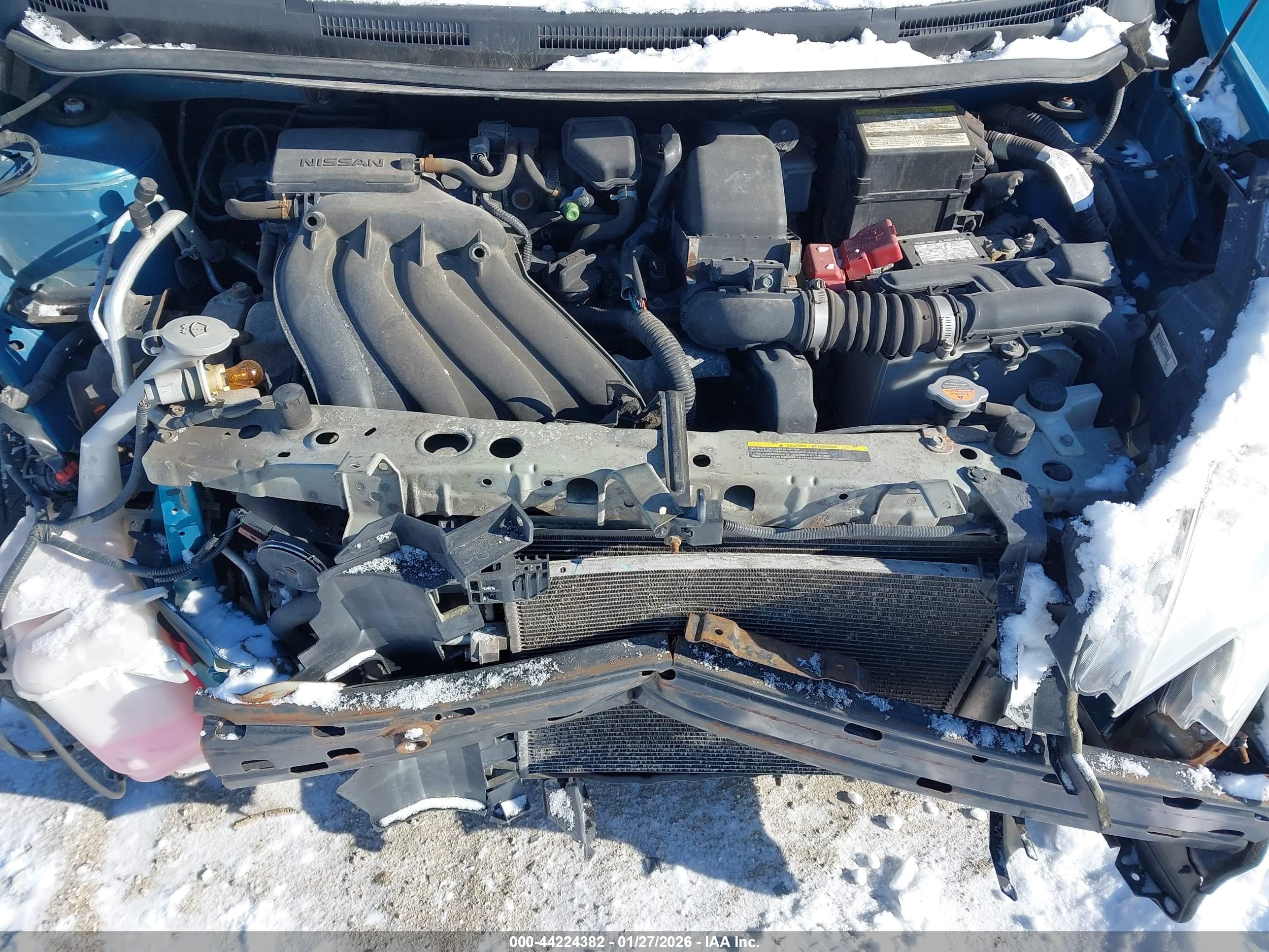 NISSAN VERSA image 10