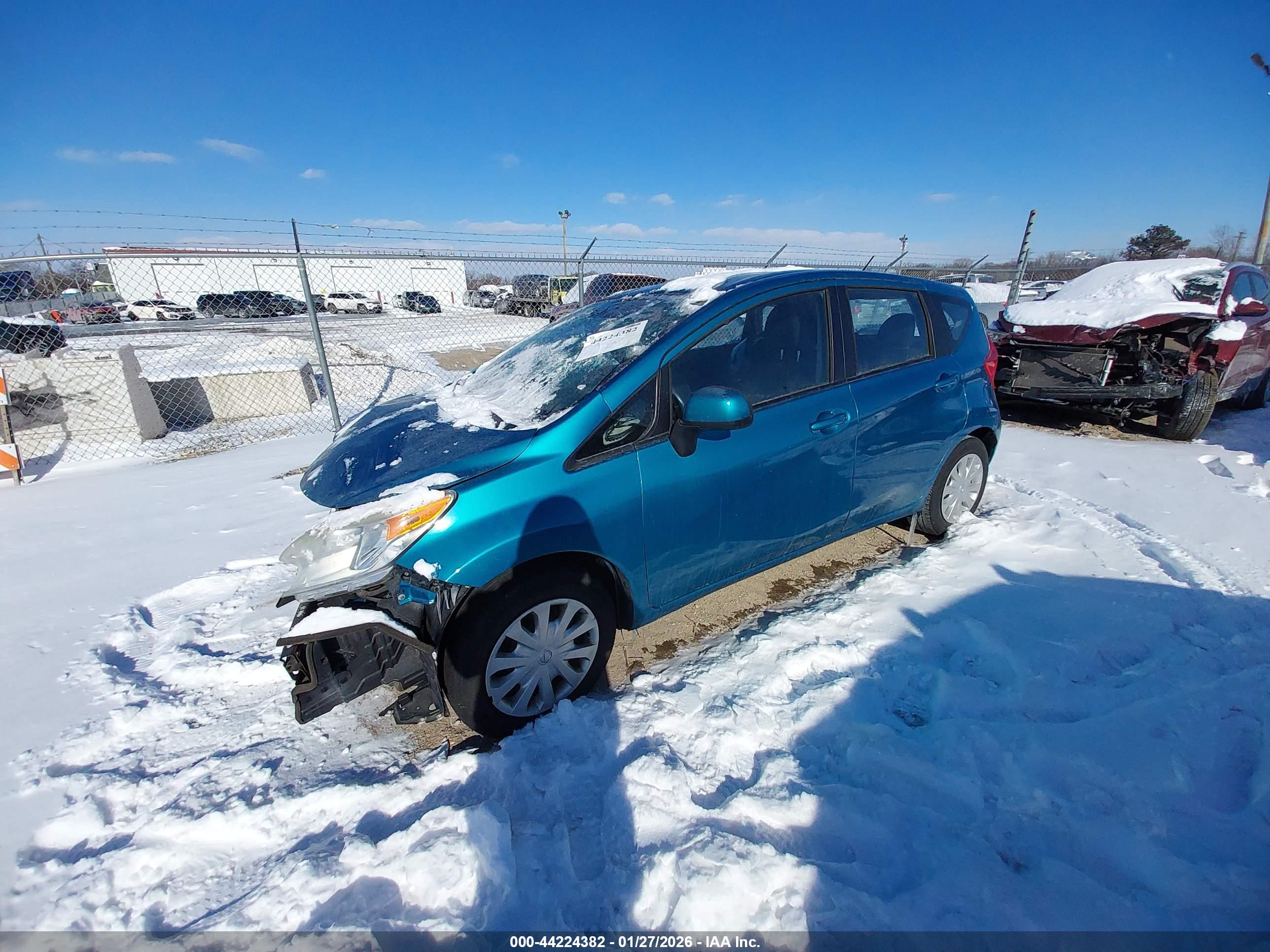 NISSAN VERSA image 2