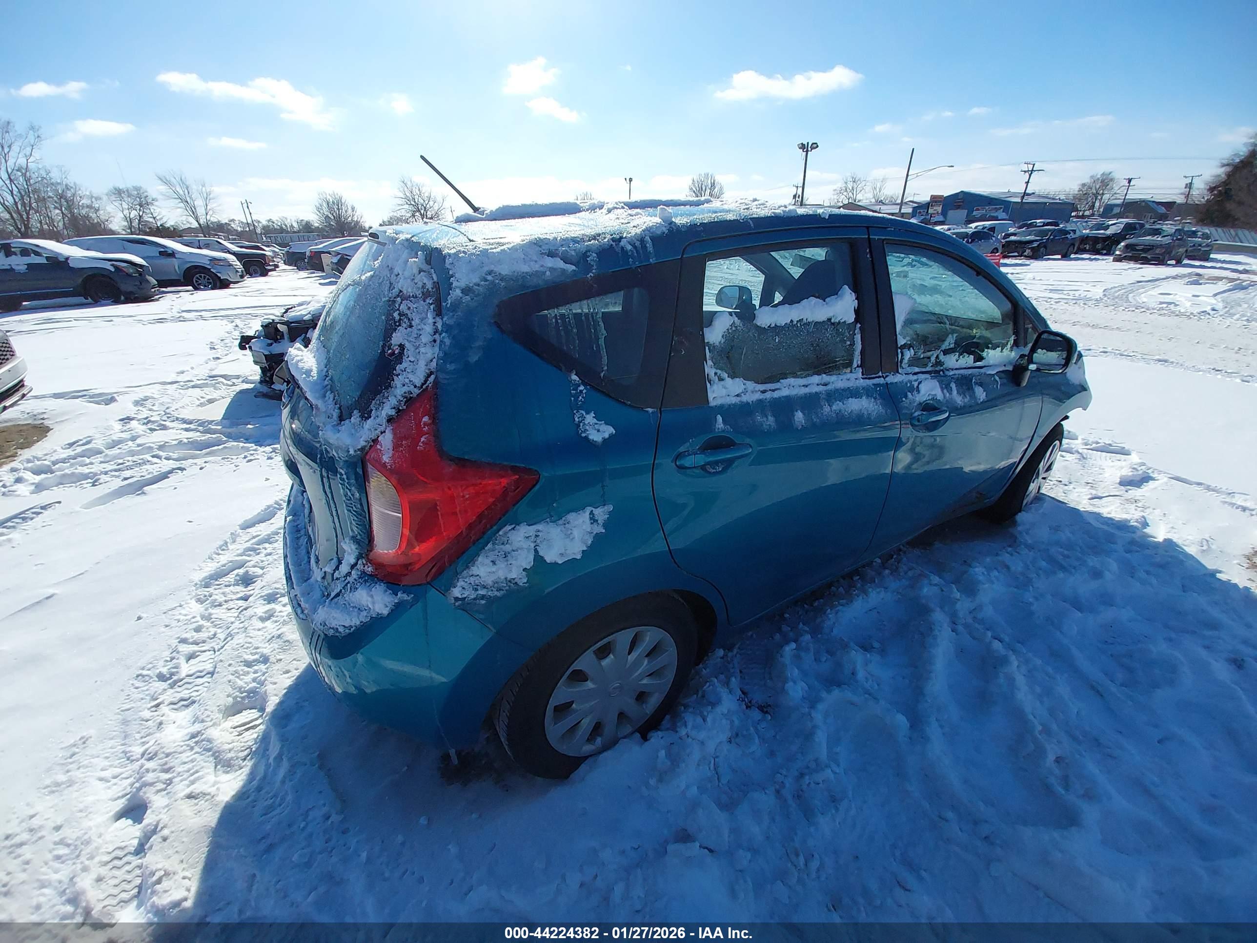 NISSAN VERSA image 4