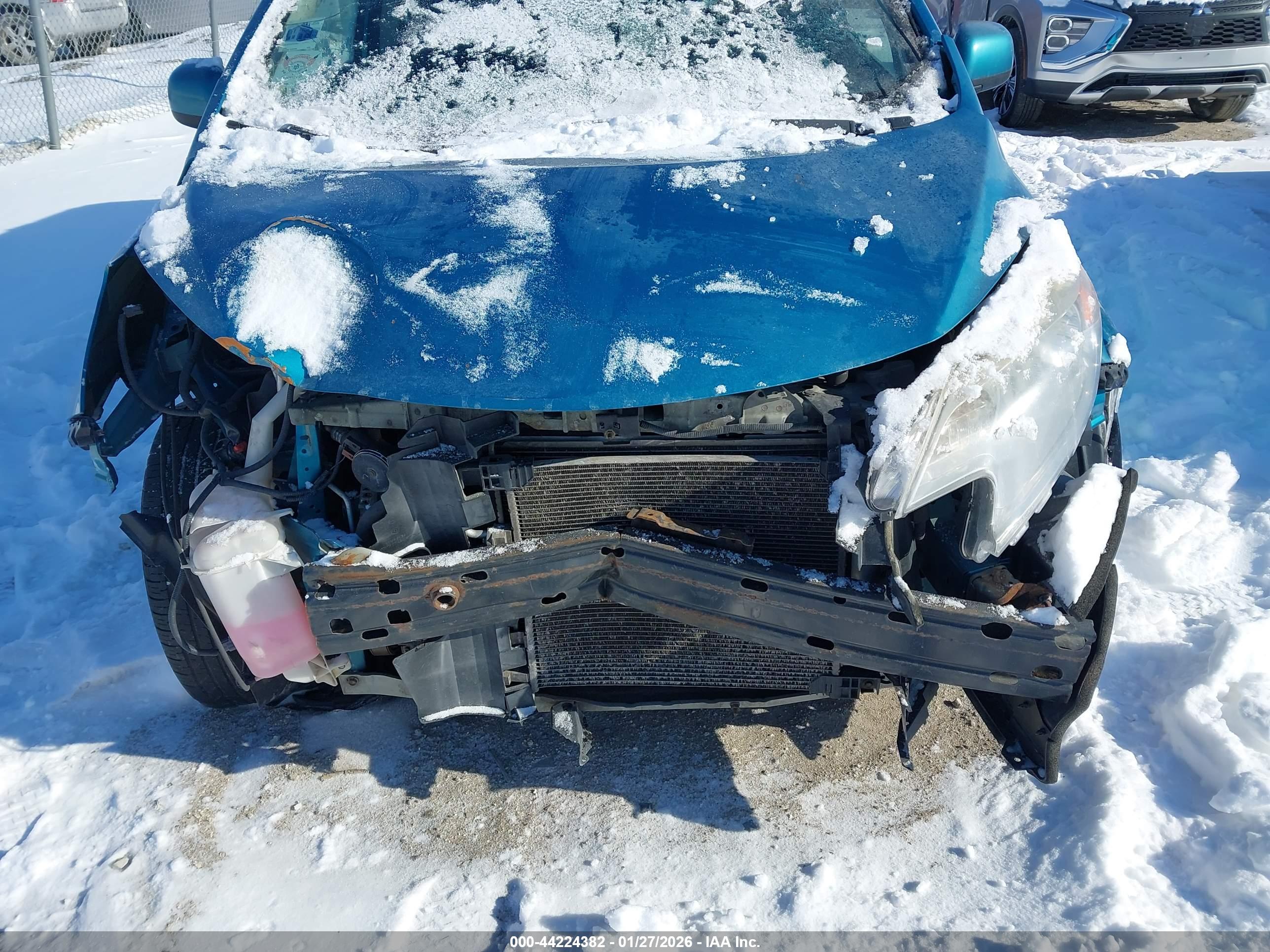 NISSAN VERSA image 6