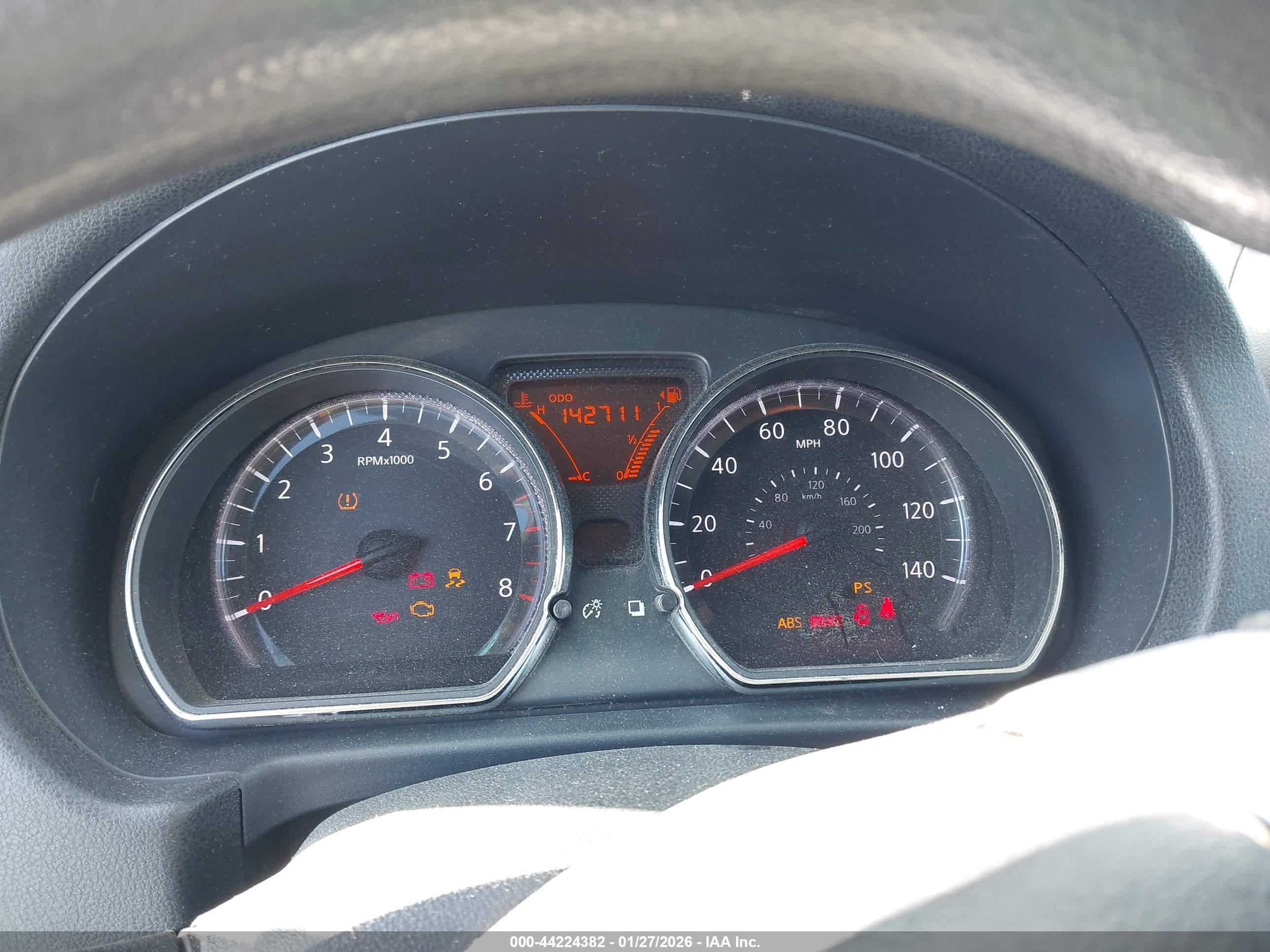 NISSAN VERSA image 7