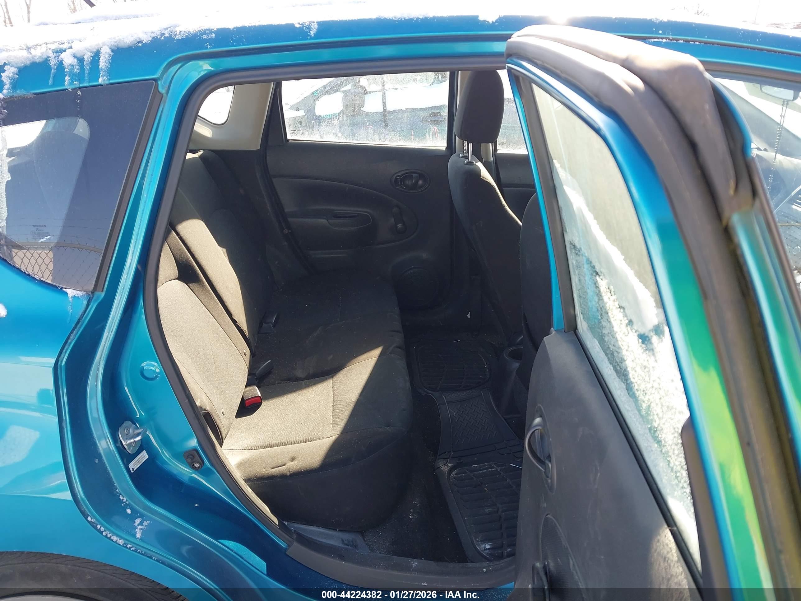 NISSAN VERSA image 8
