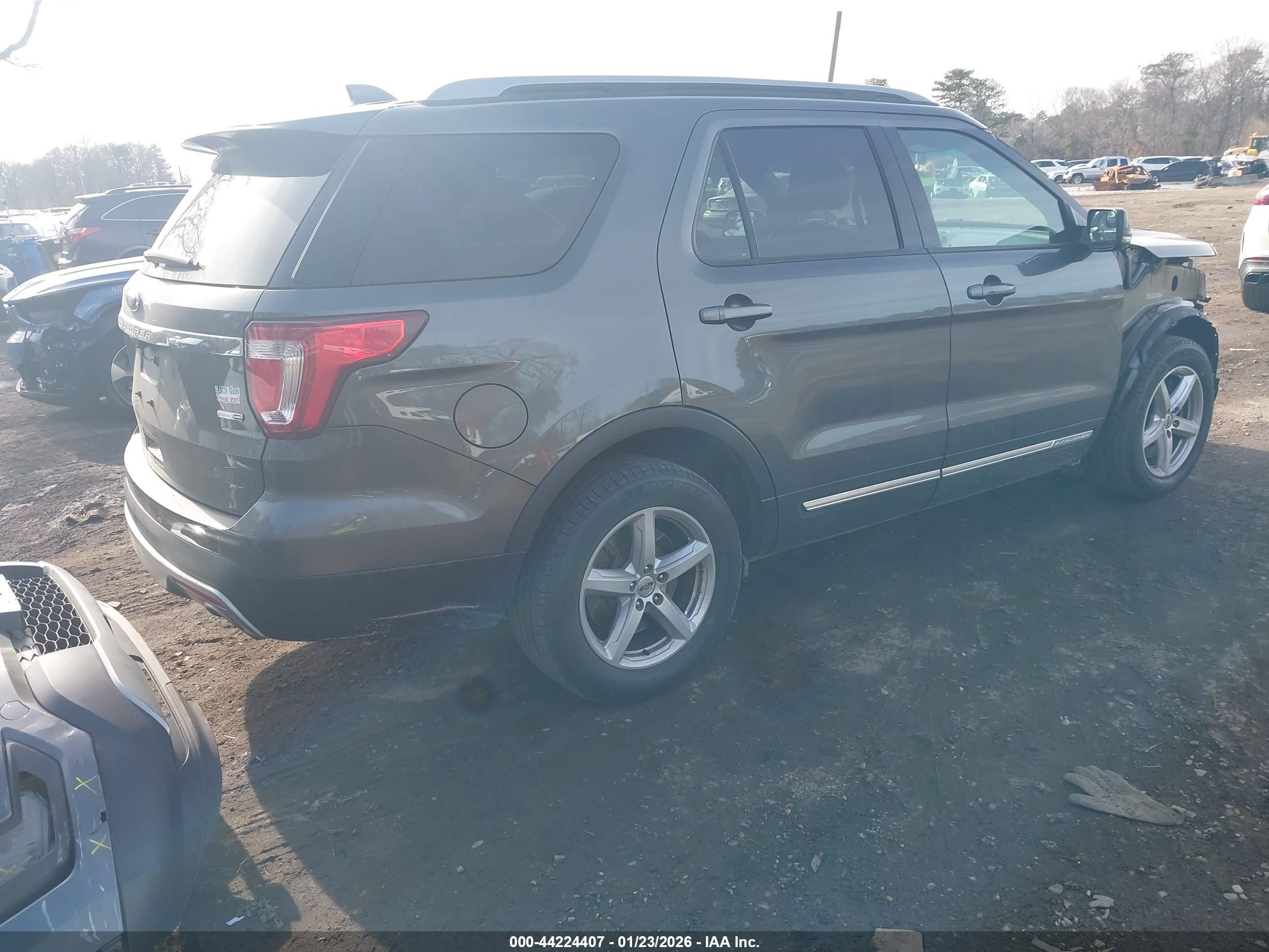 FORD EXPLORER image 4