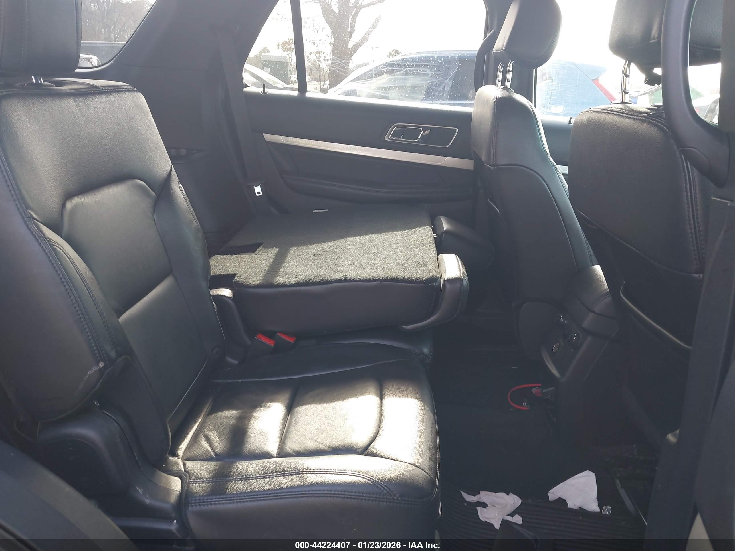 FORD EXPLORER image 8