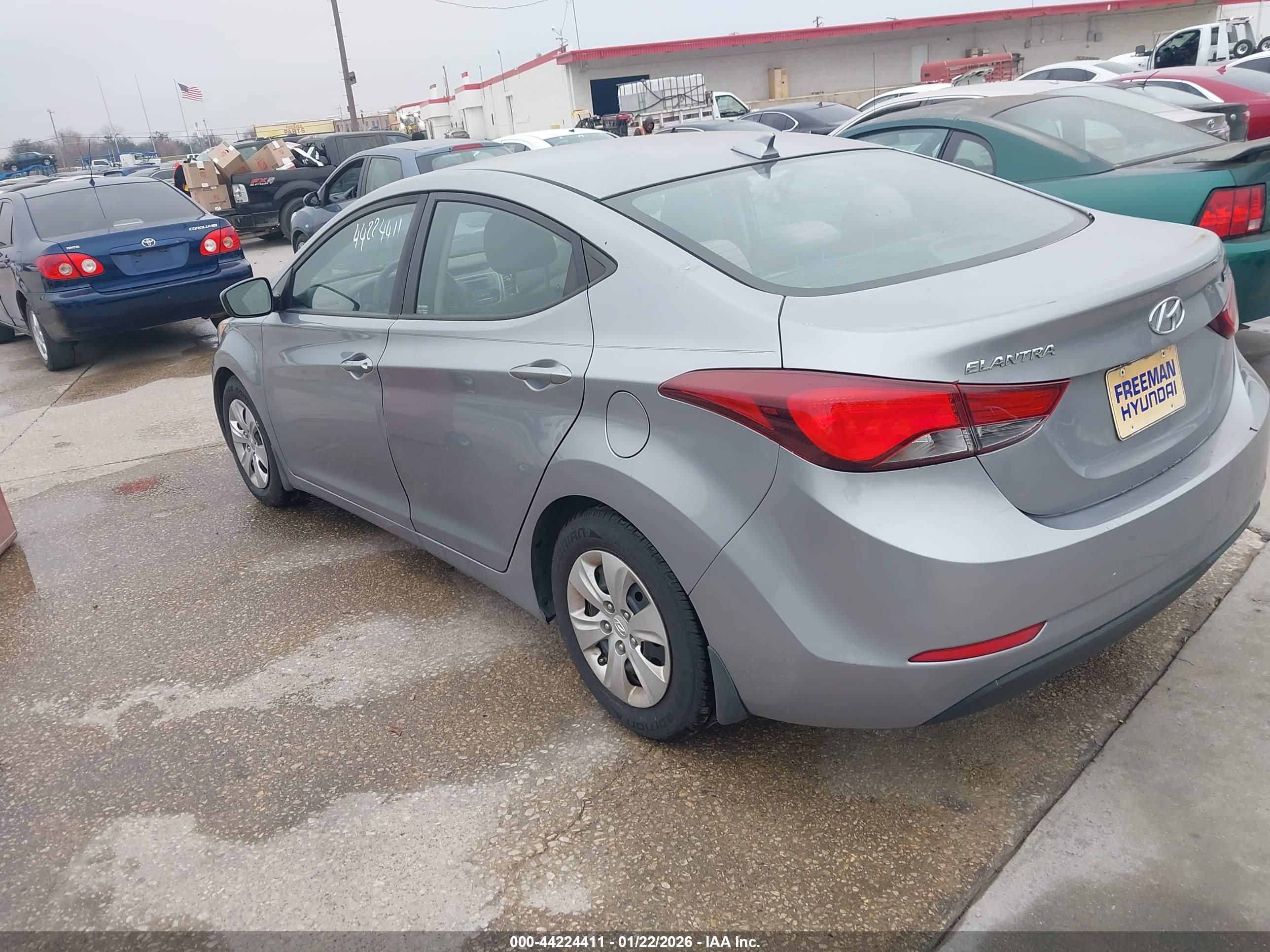 HYUNDAI ELANTRA image 3