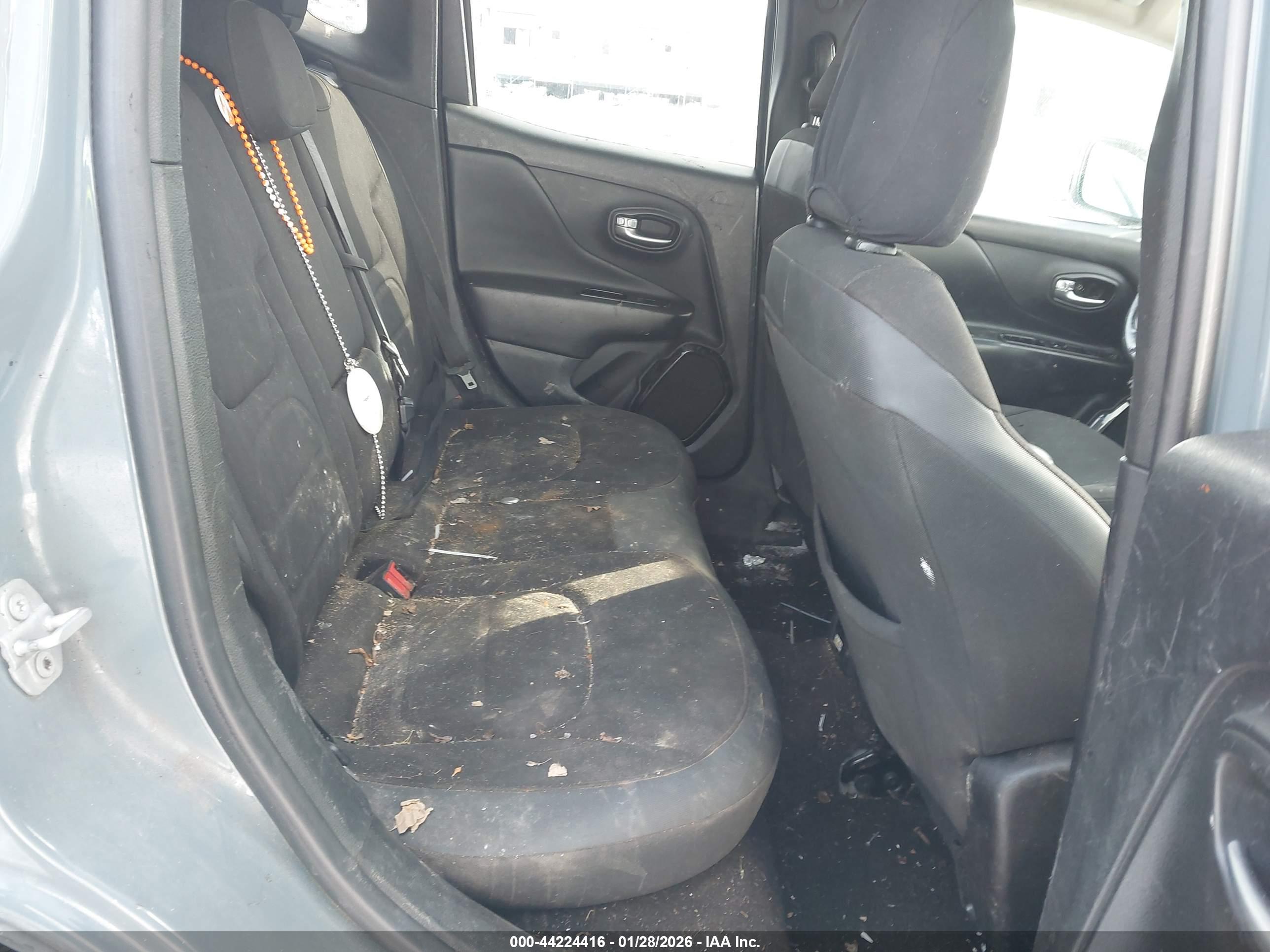 JEEP RENEGADE image 8