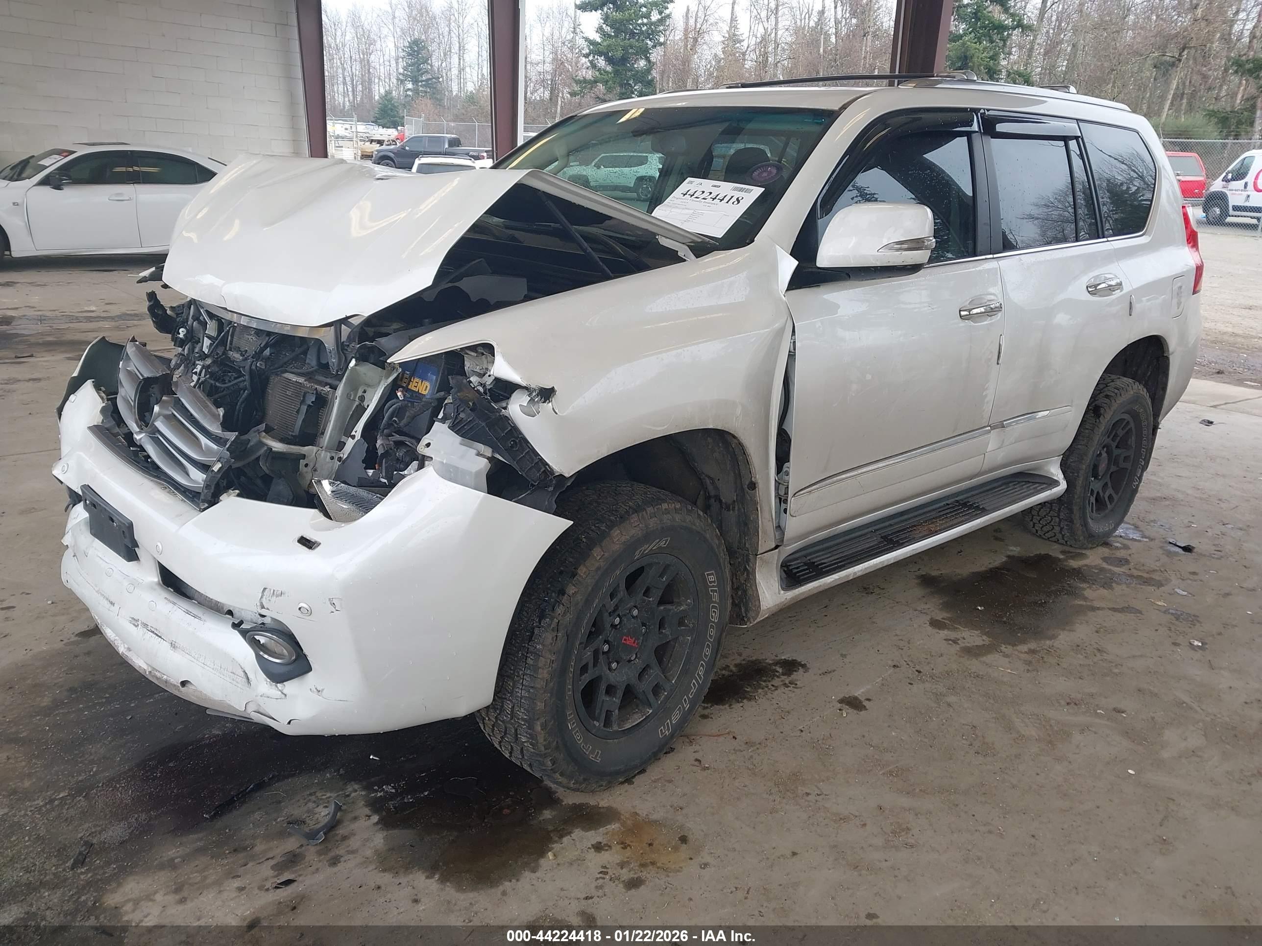 LEXUS GX image 2