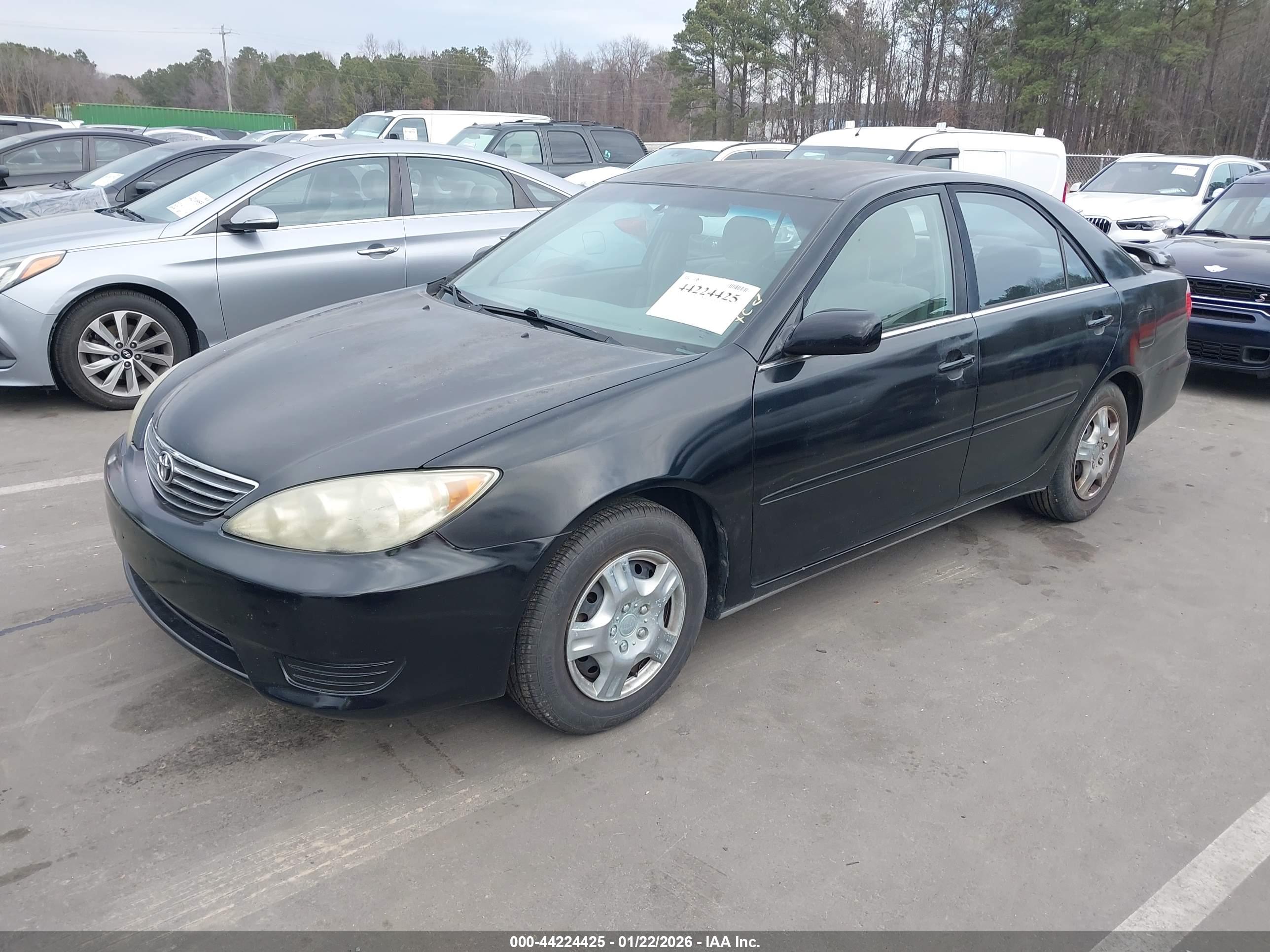 TOYOTA CAMRY image 2