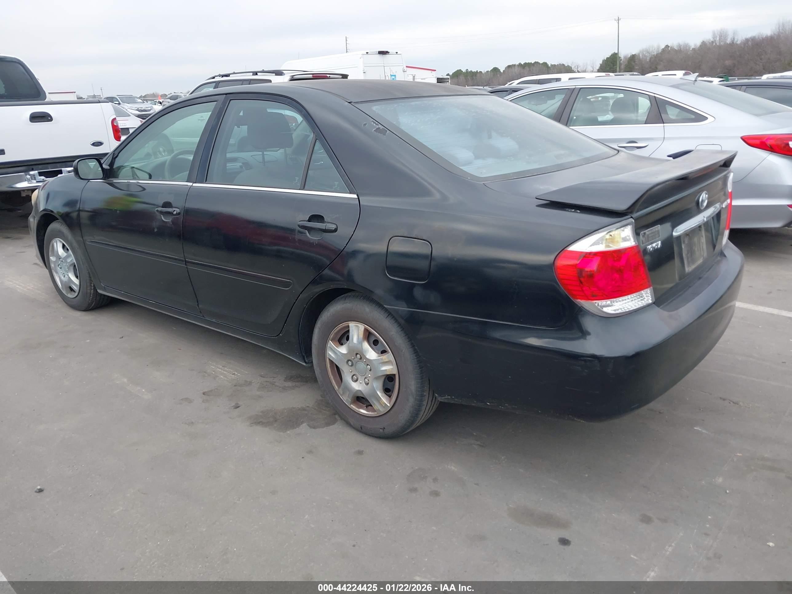 TOYOTA CAMRY image 3