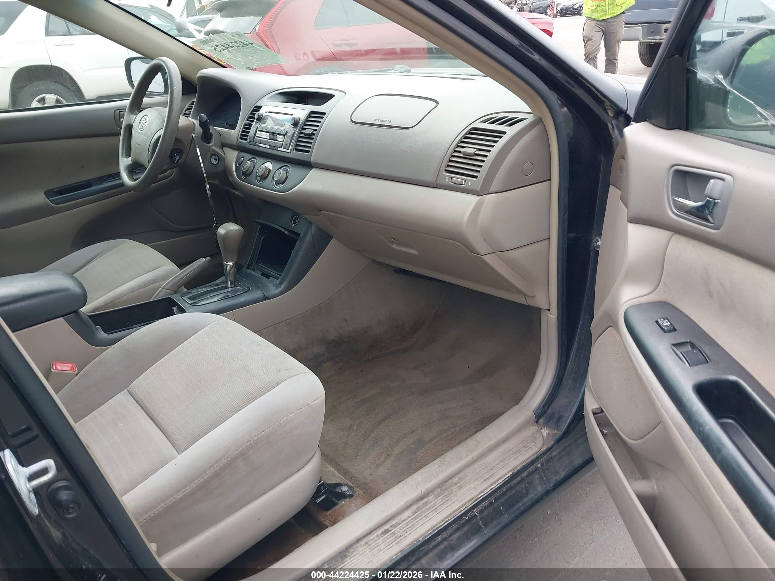 TOYOTA CAMRY image 5