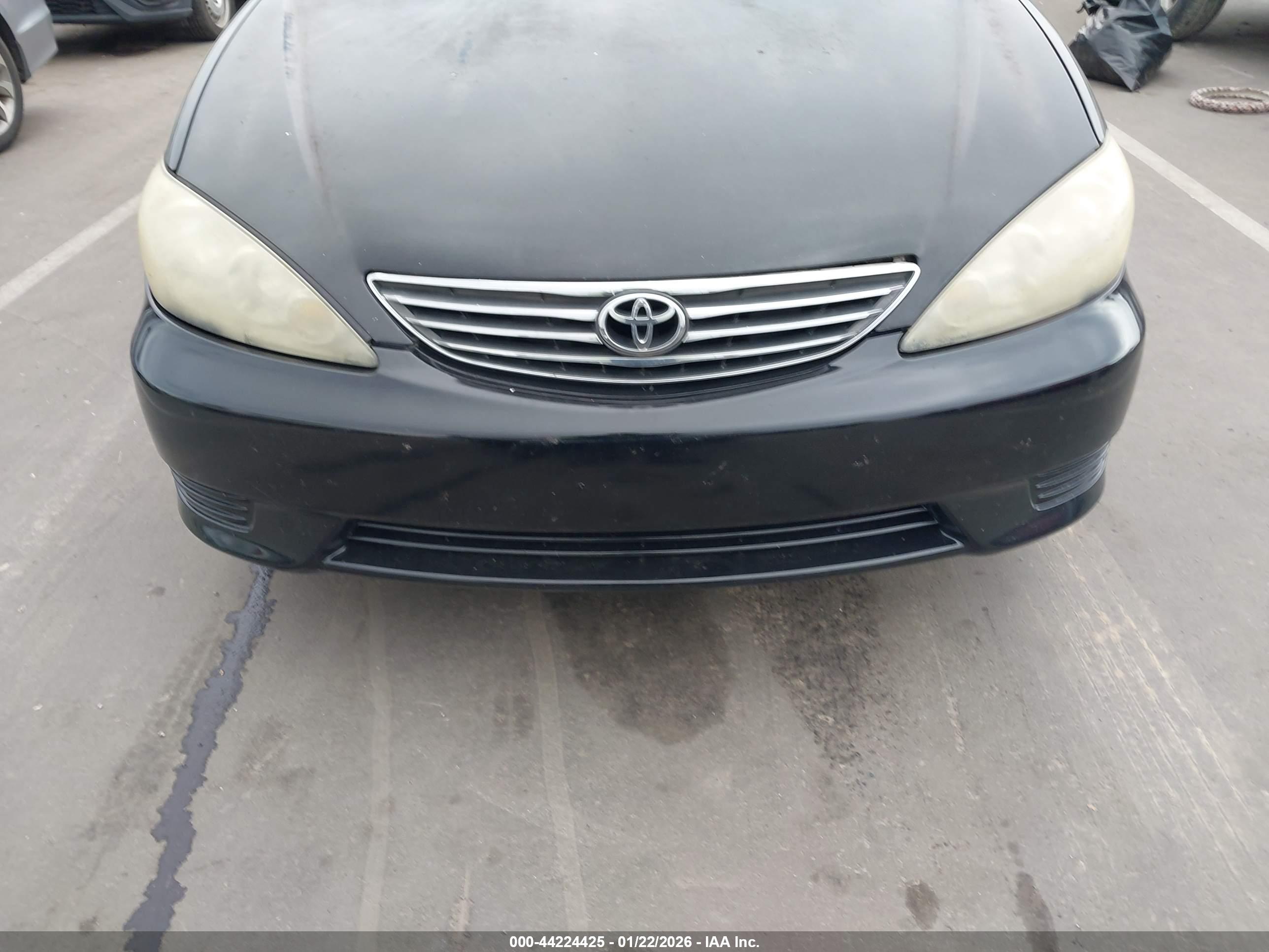 TOYOTA CAMRY image 6