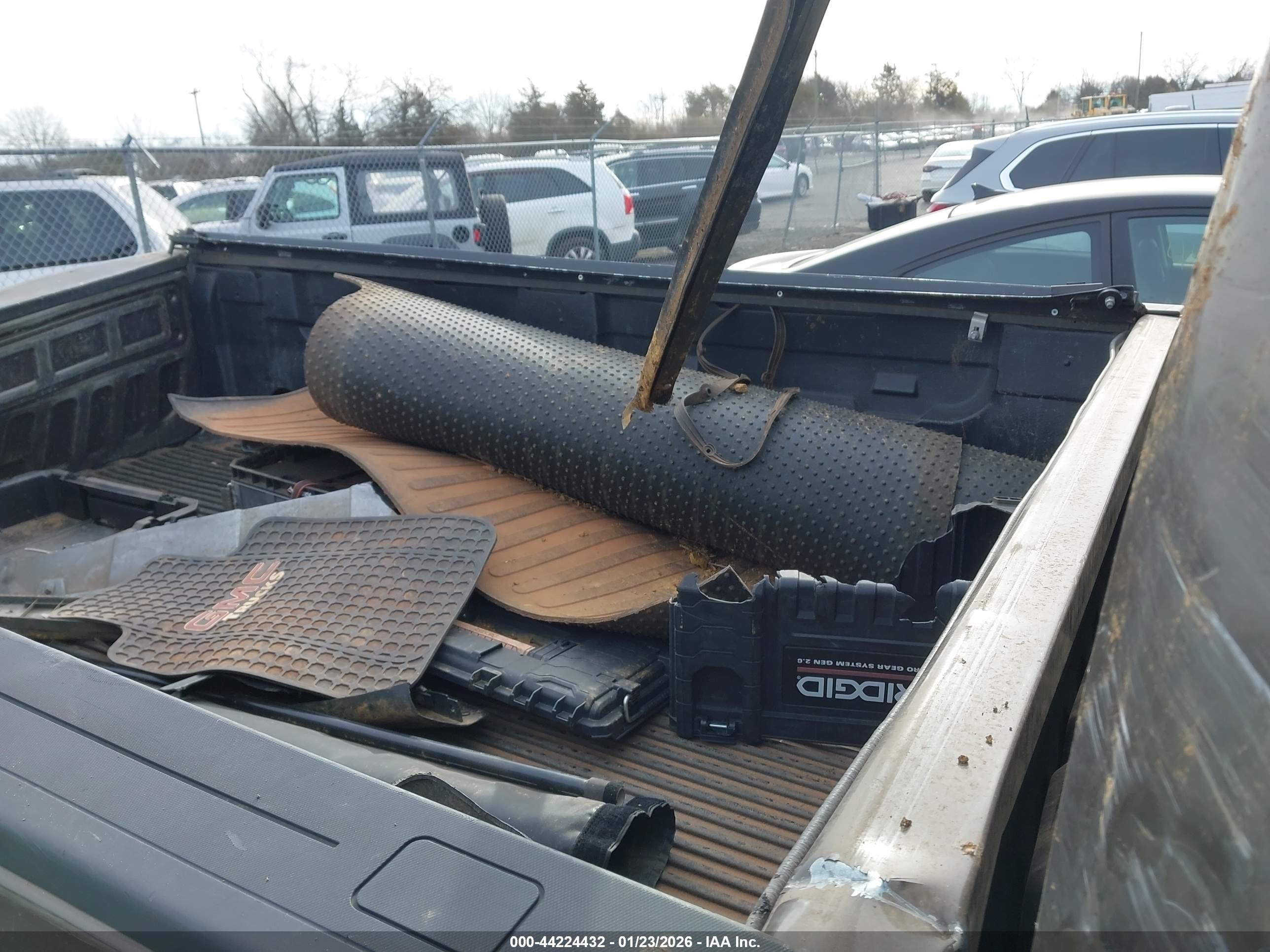 CHEVROLET SILVERADO image 8