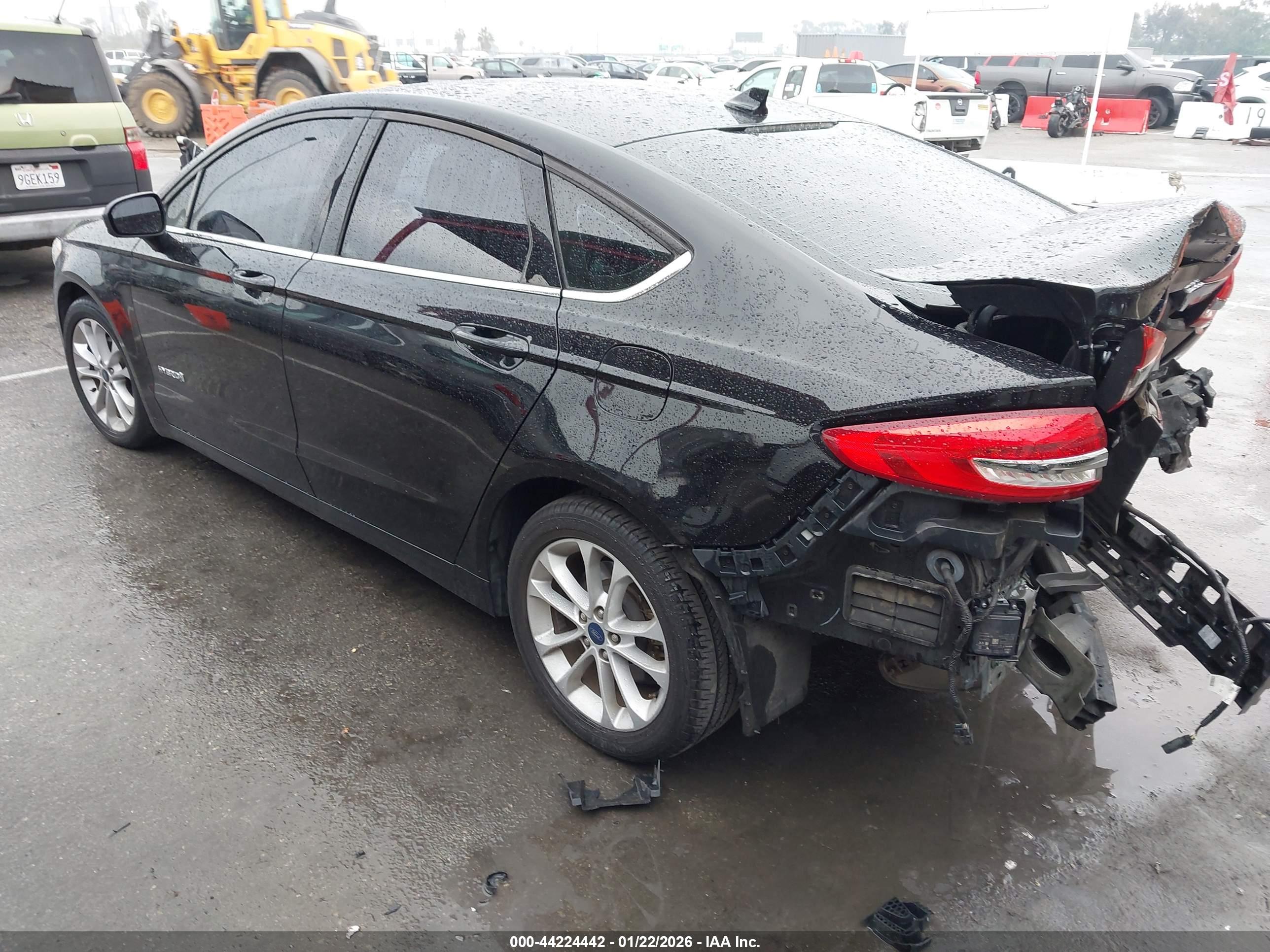 FORD FUSION image 3