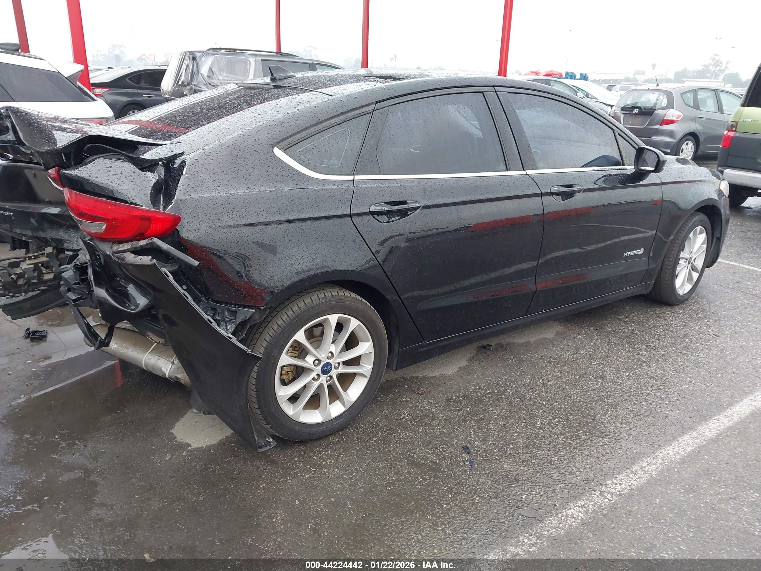 FORD FUSION image 4