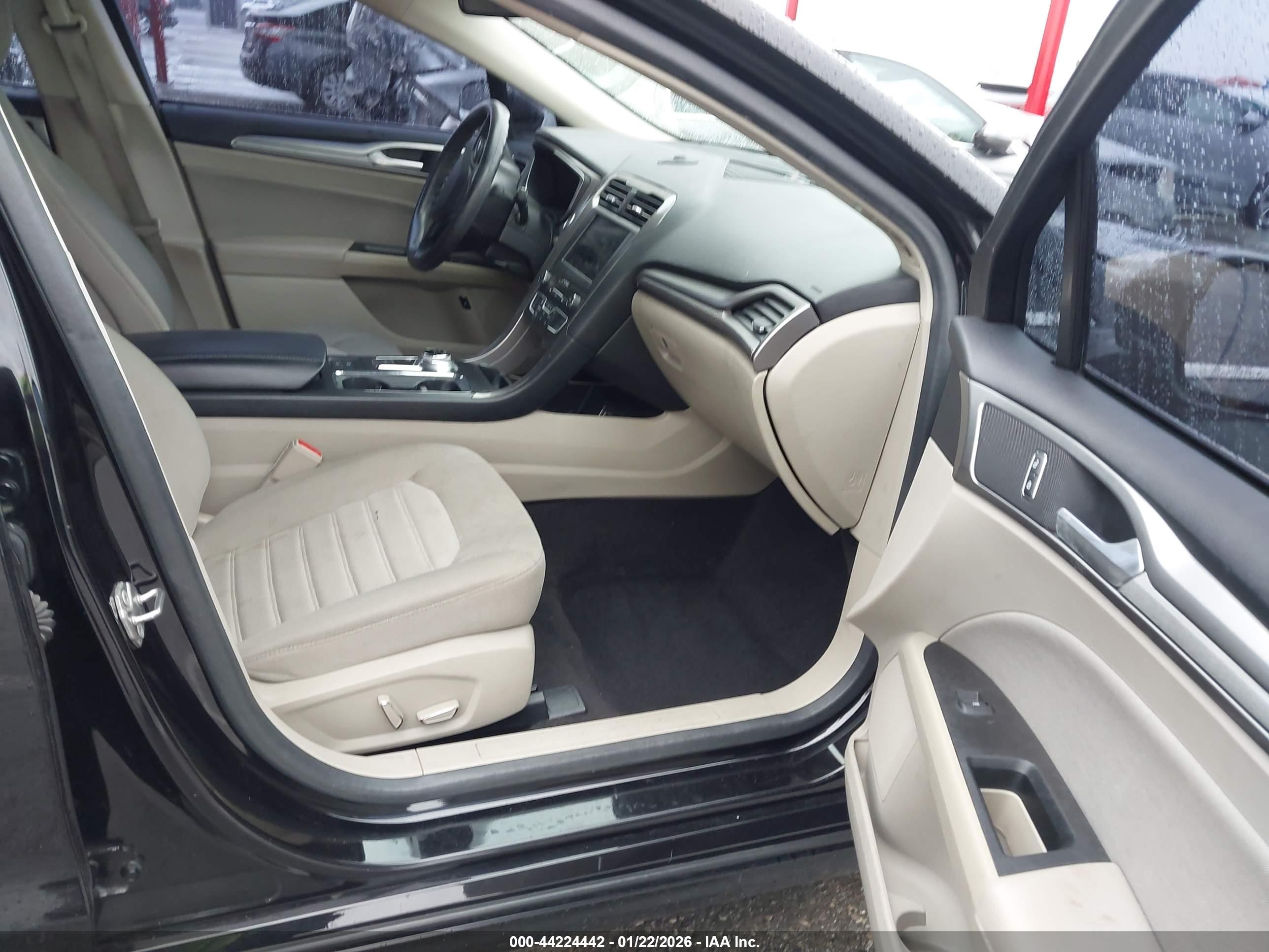 FORD FUSION image 5