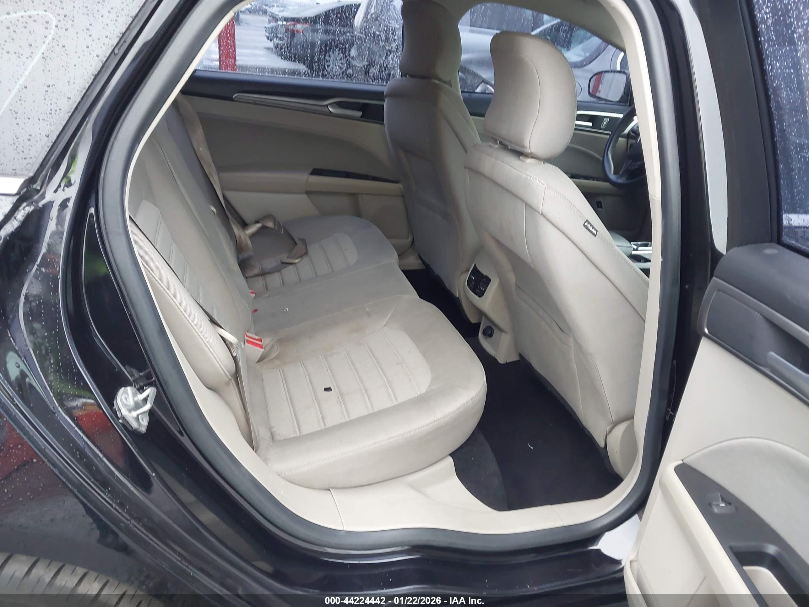 FORD FUSION image 8