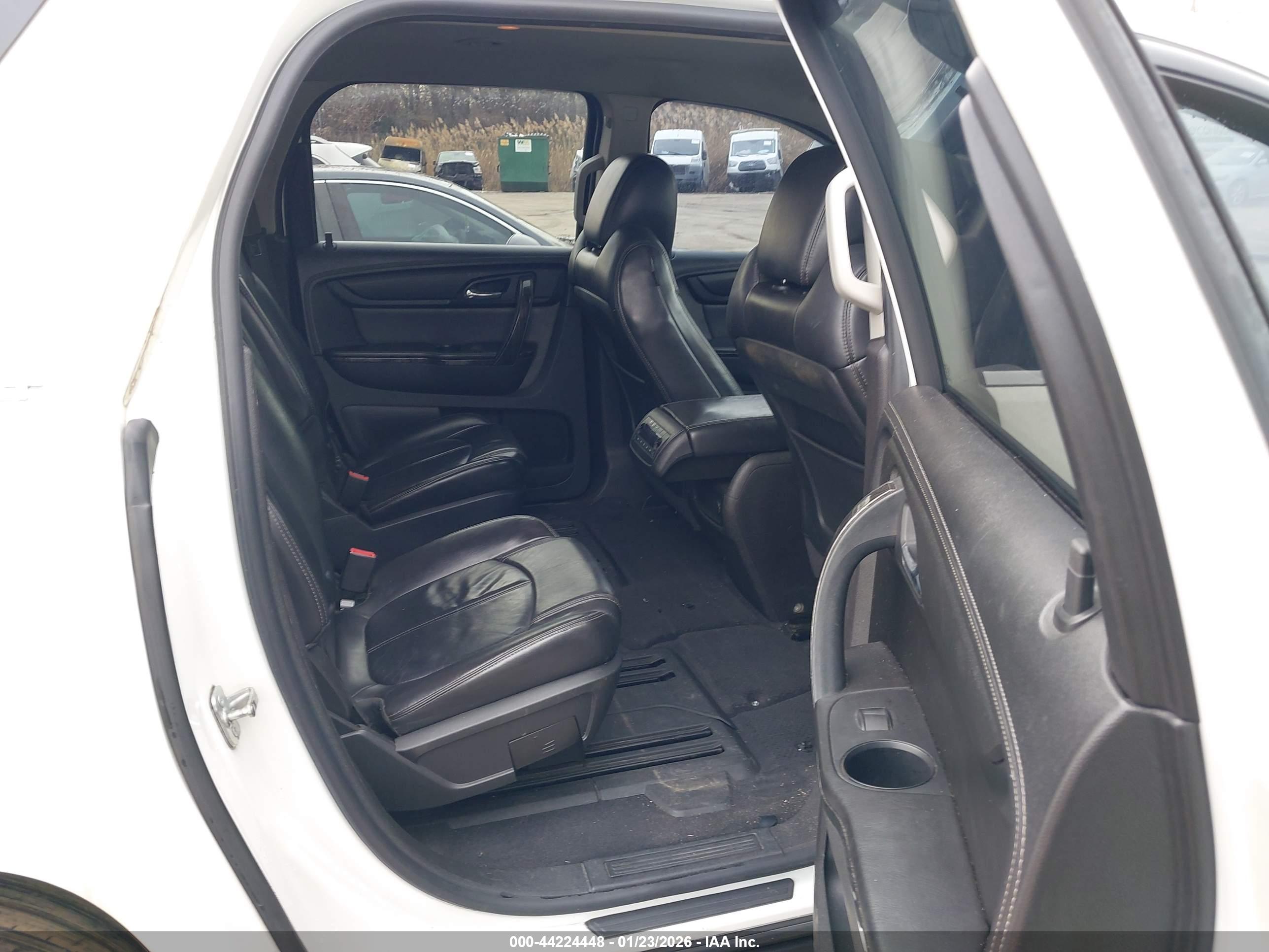 GMC ACADIA image 8