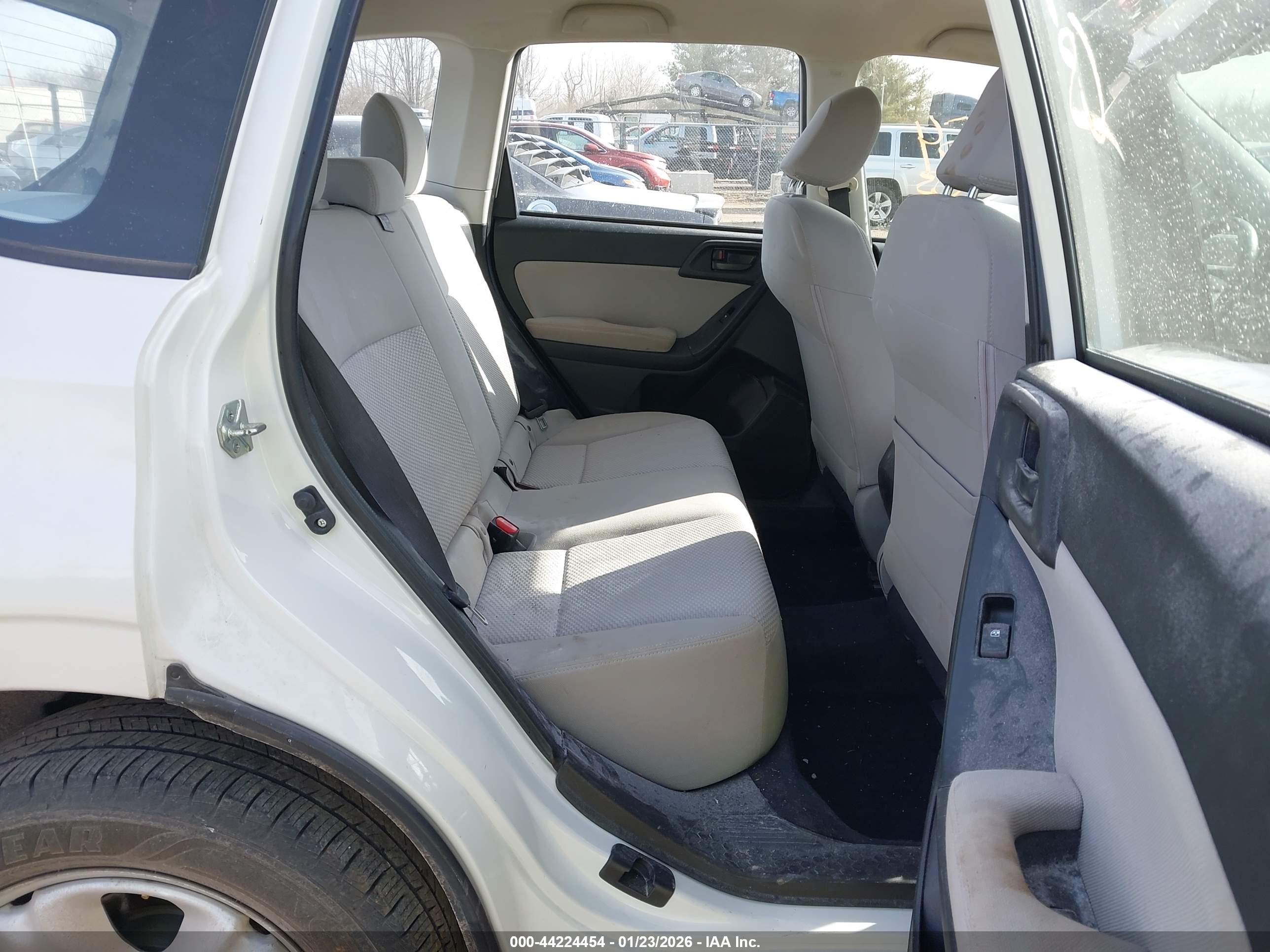 SUBARU FORESTER image 8