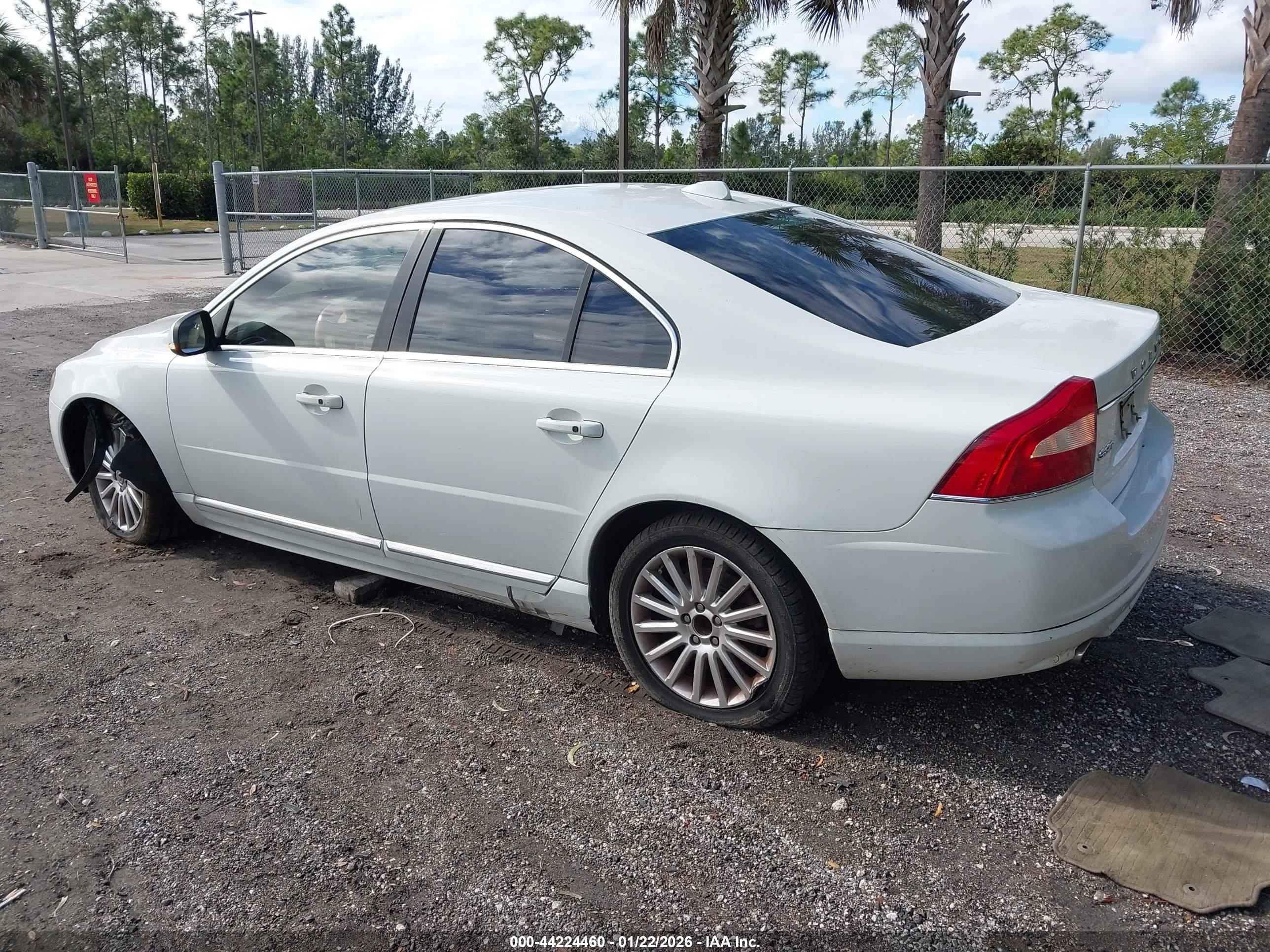VOLVO S80 image 3