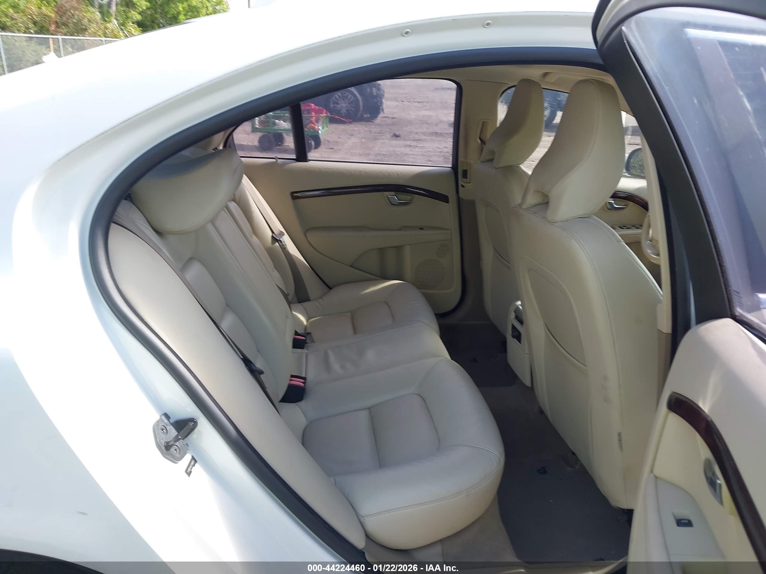VOLVO S80 image 8
