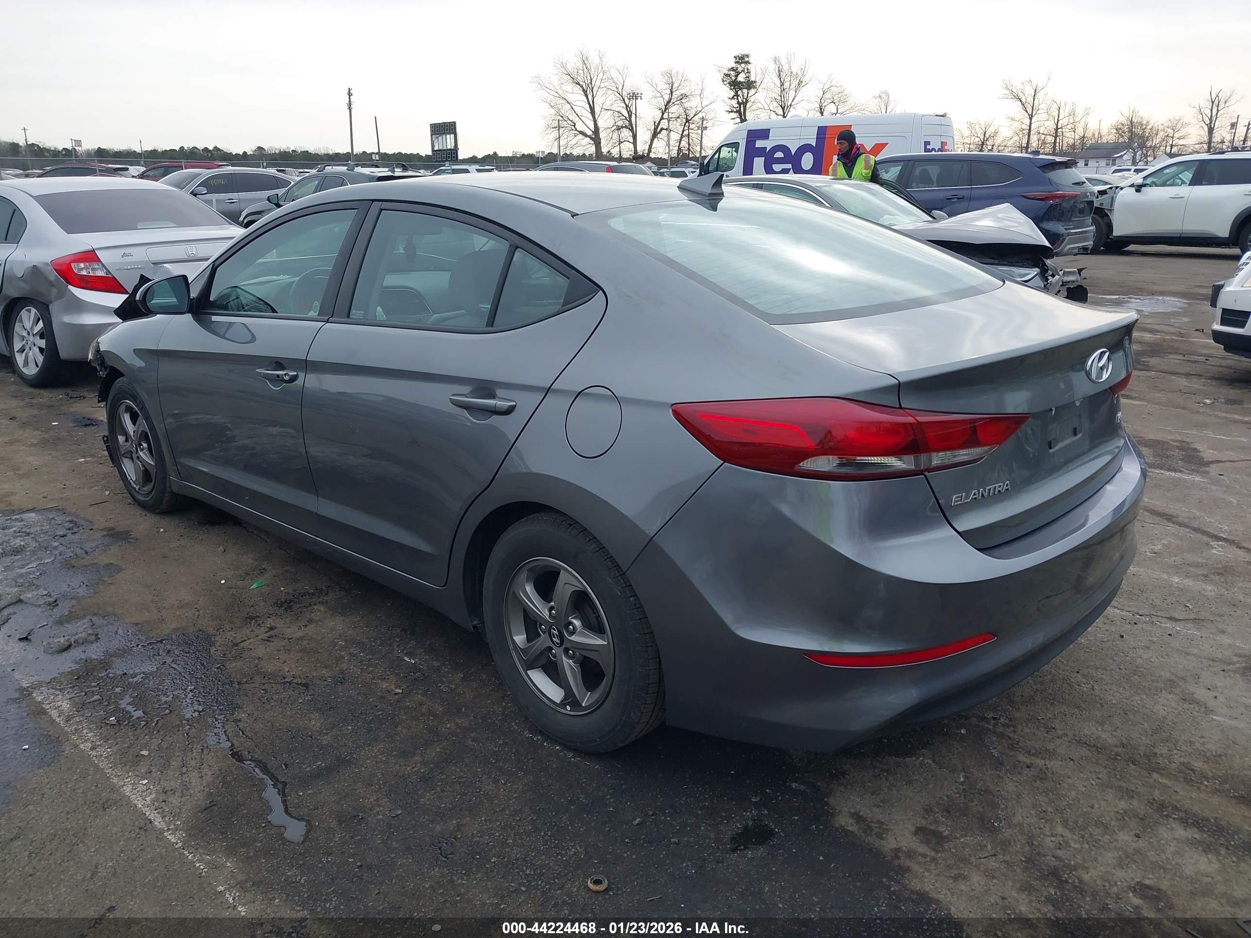 HYUNDAI ELANTRA image 3