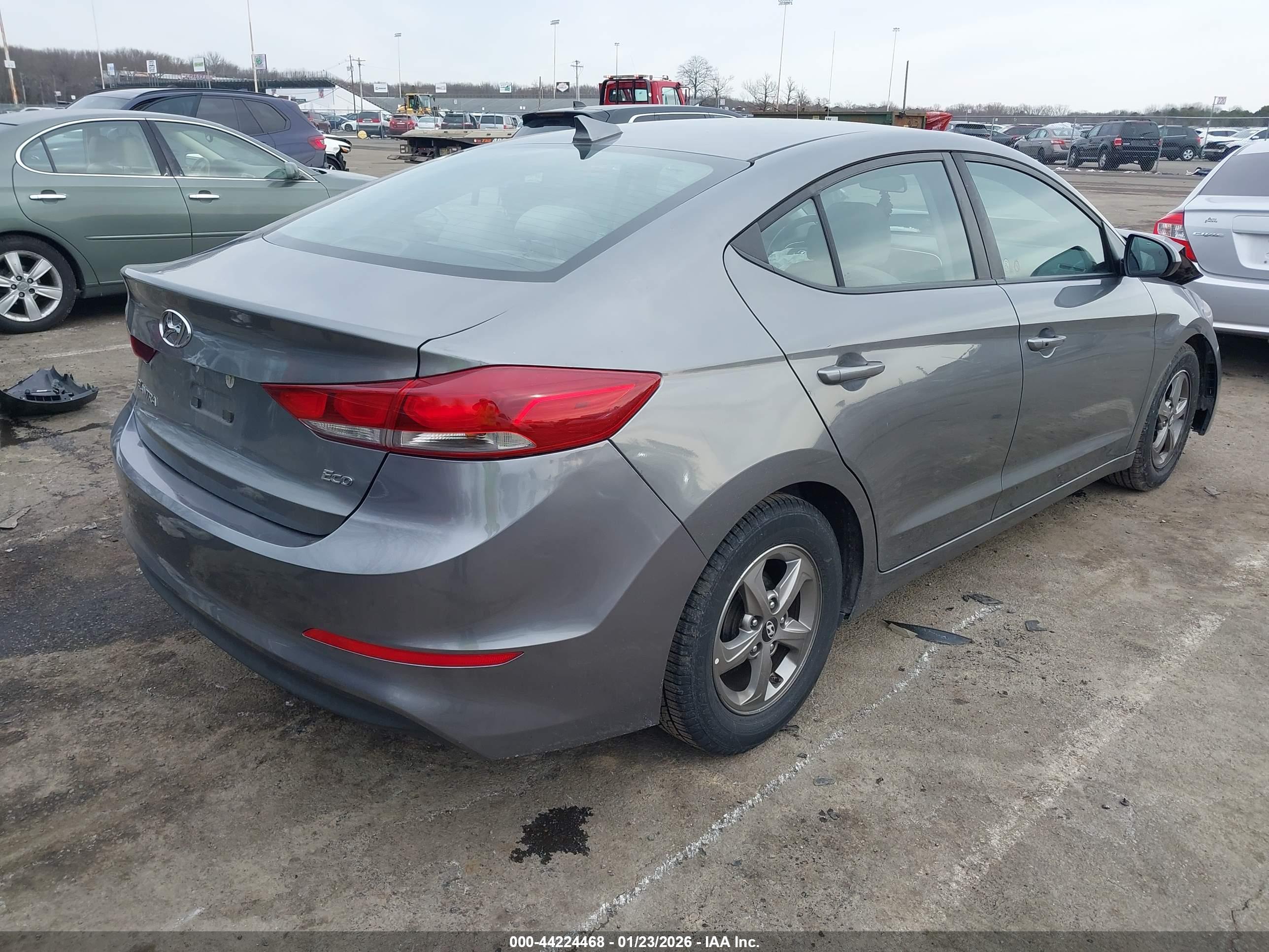 HYUNDAI ELANTRA image 4