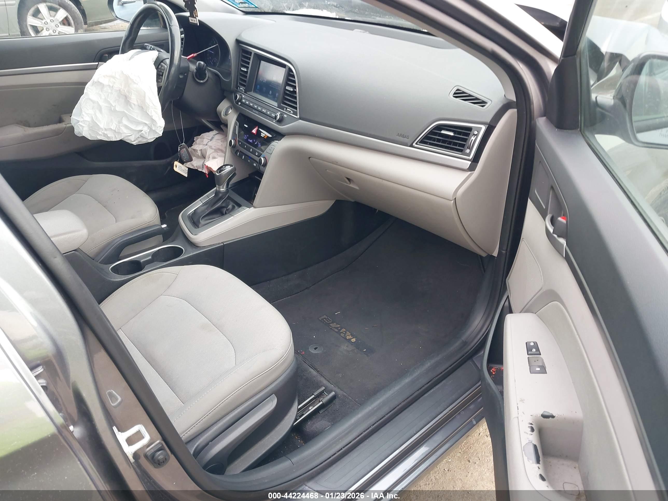 HYUNDAI ELANTRA image 5