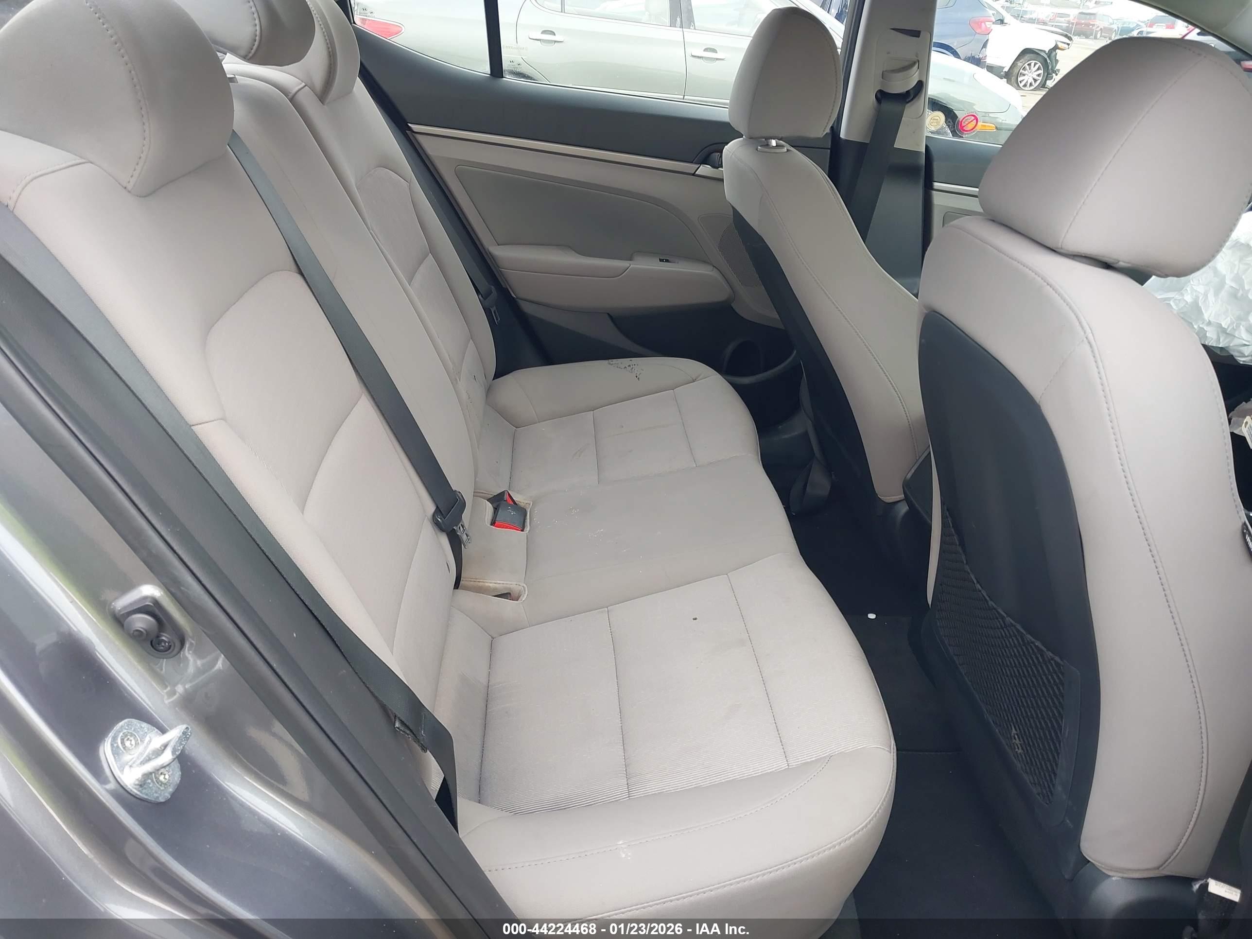 HYUNDAI ELANTRA image 8