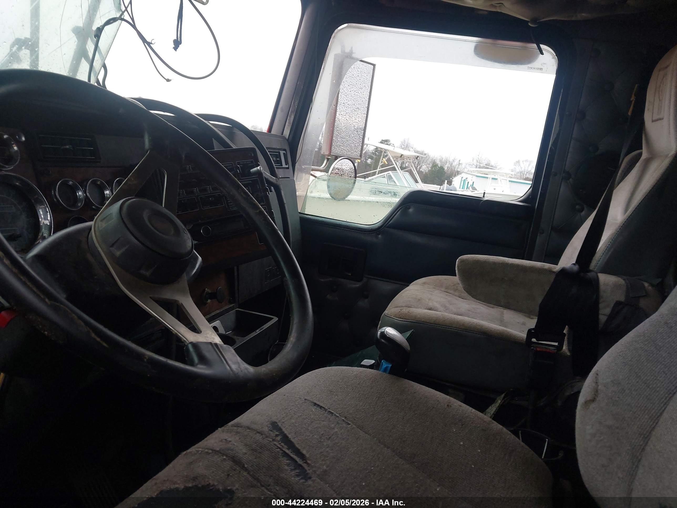 KENWORTH CONSTRUCTION image 5