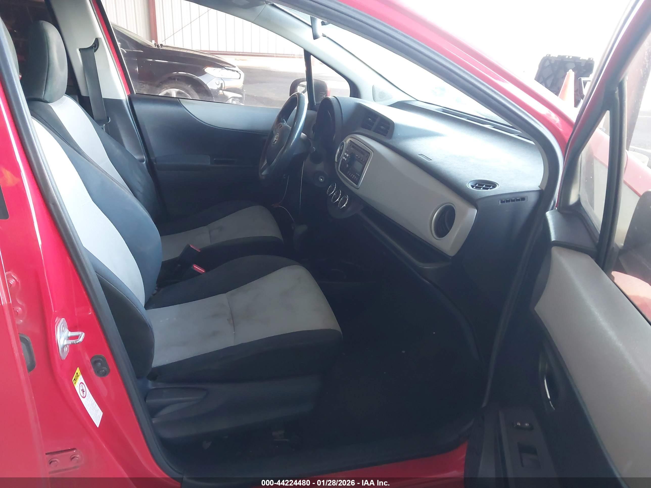 TOYOTA YARIS image 5