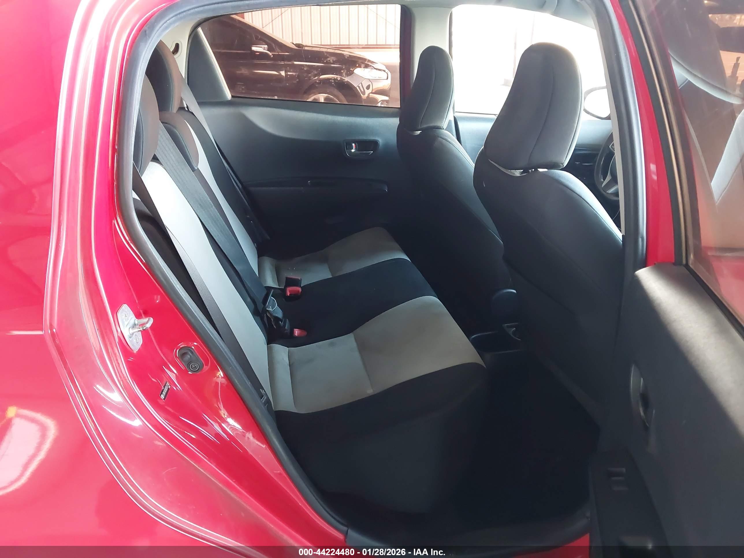 TOYOTA YARIS image 8