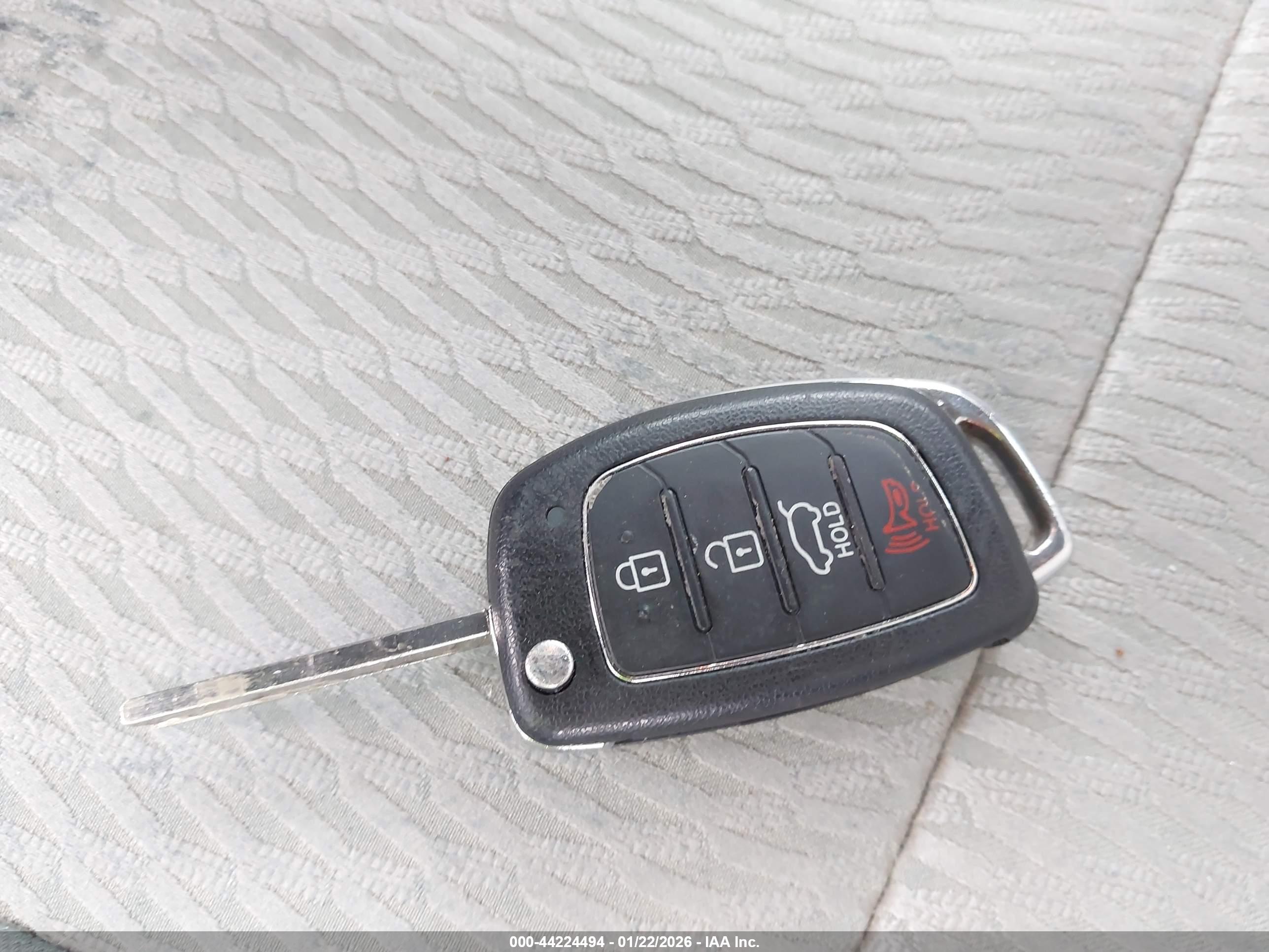 HYUNDAI SANTA image 11
