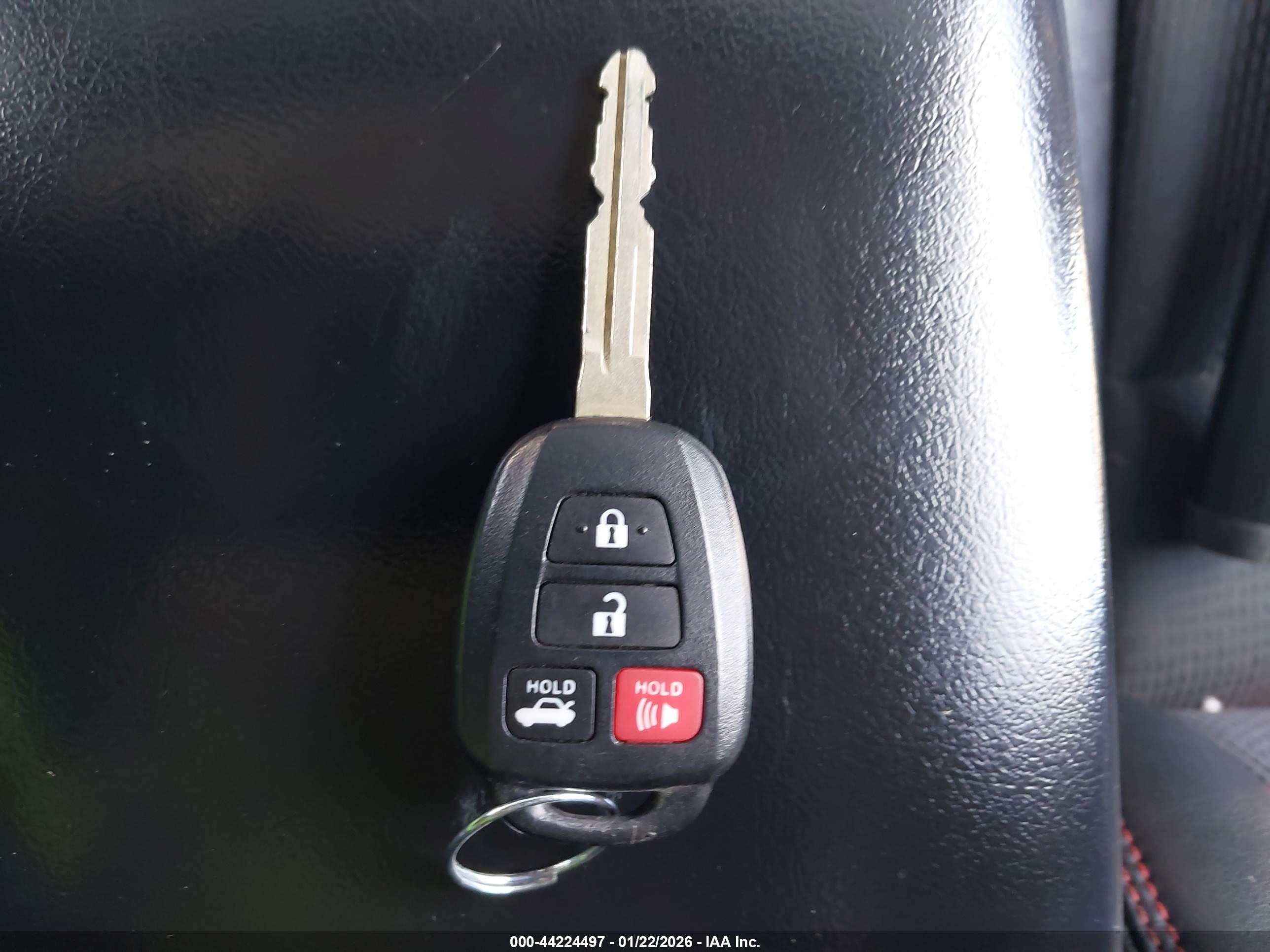 TOYOTA CAMRY image 11