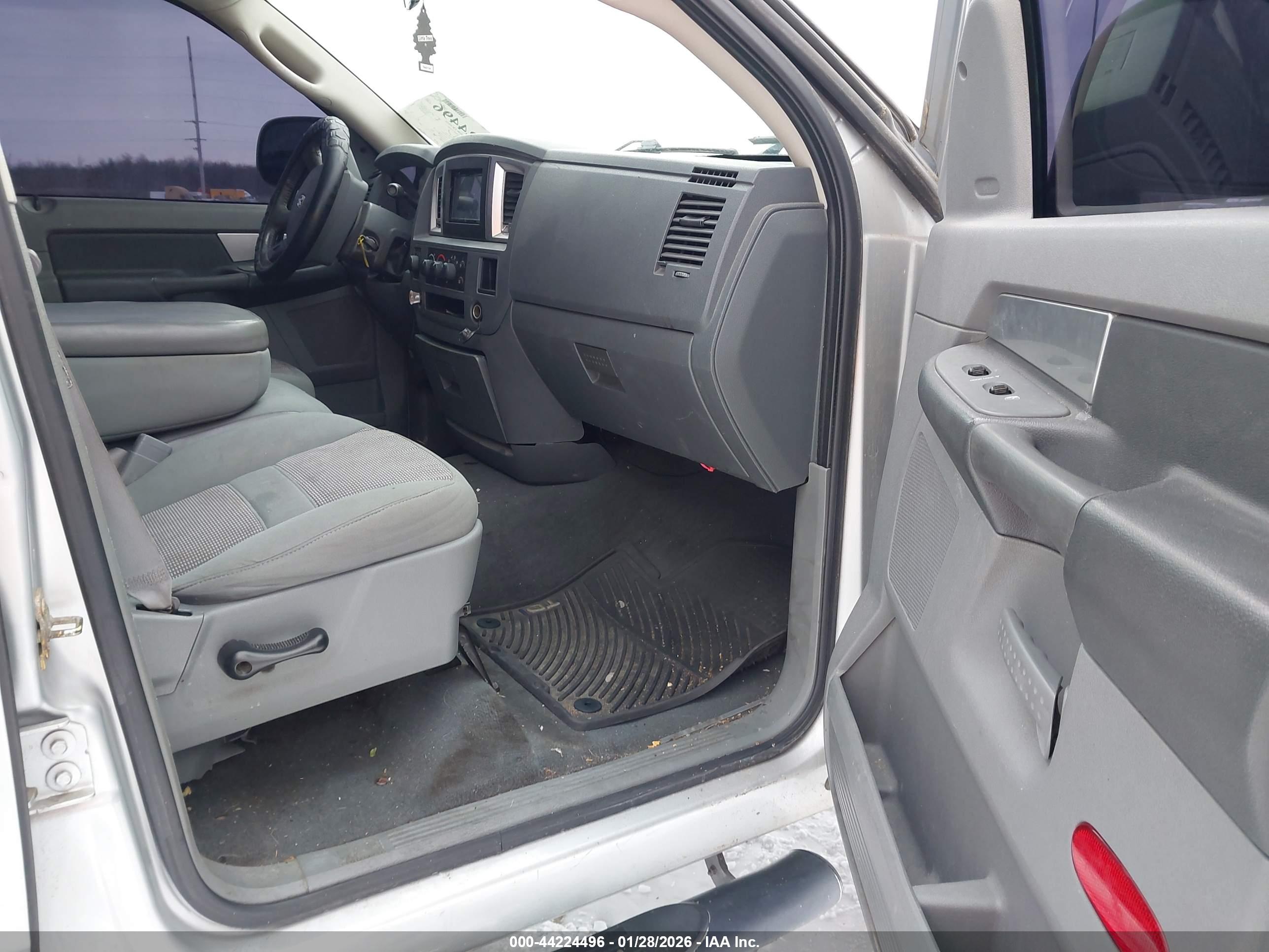 DODGE RAM image 5