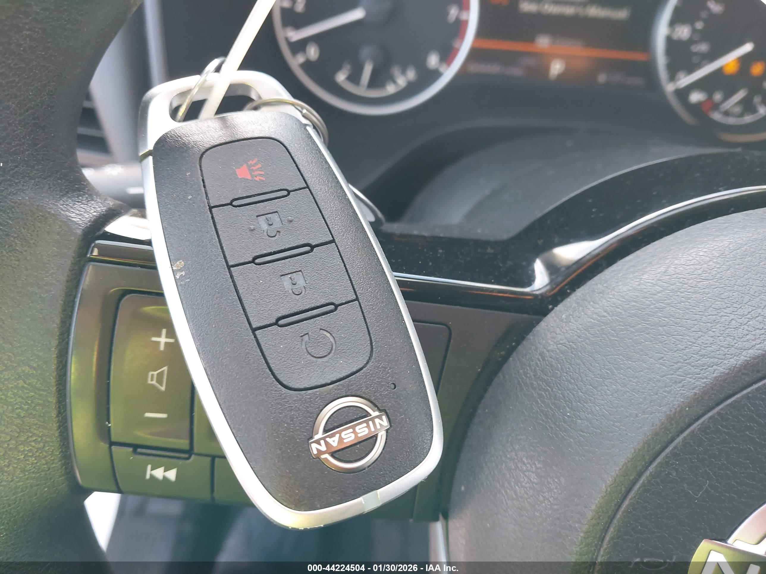 NISSAN ROGUE image 11