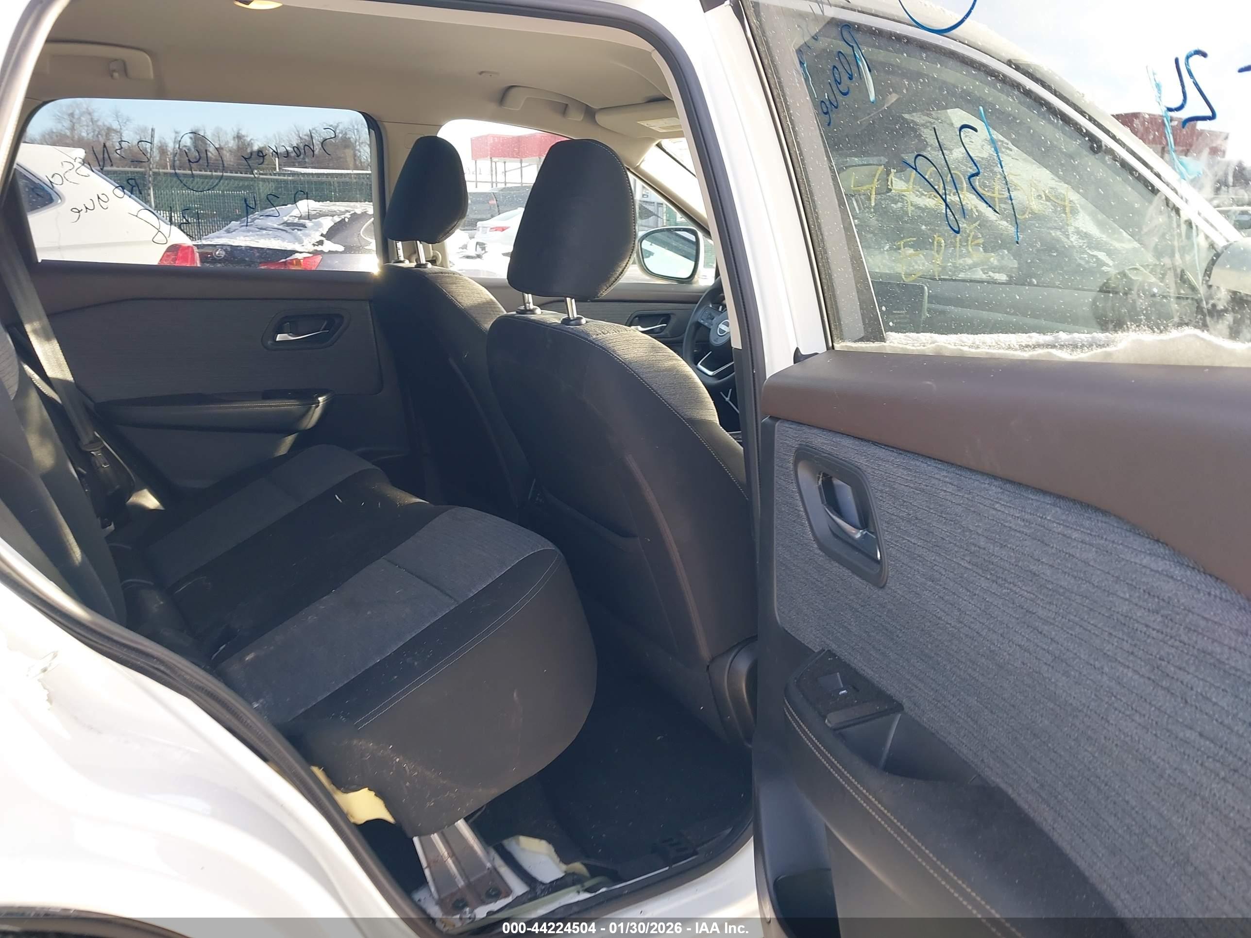 NISSAN ROGUE image 8