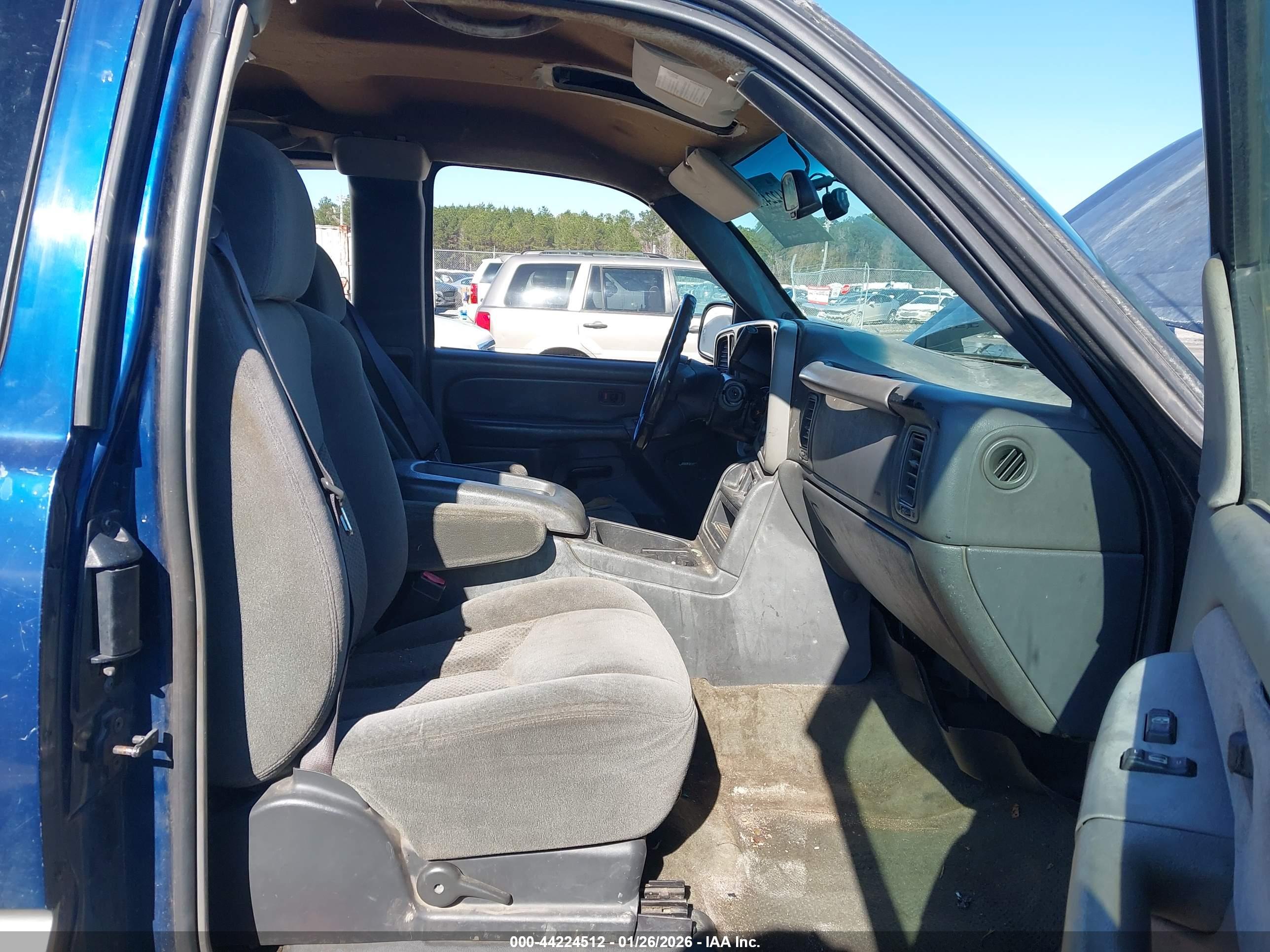 CHEVROLET SILVERADO image 5