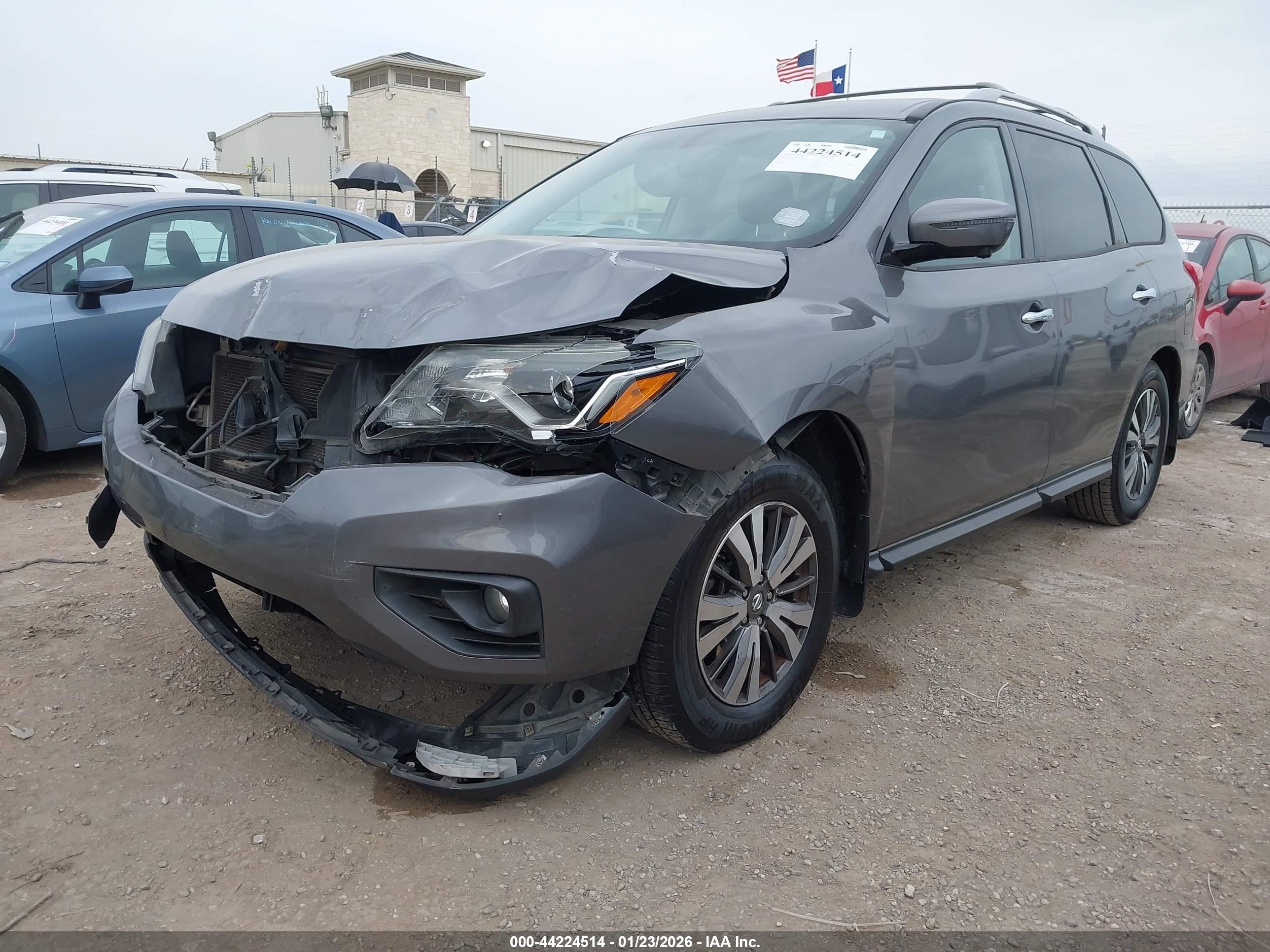 NISSAN PATHFINDER image 2