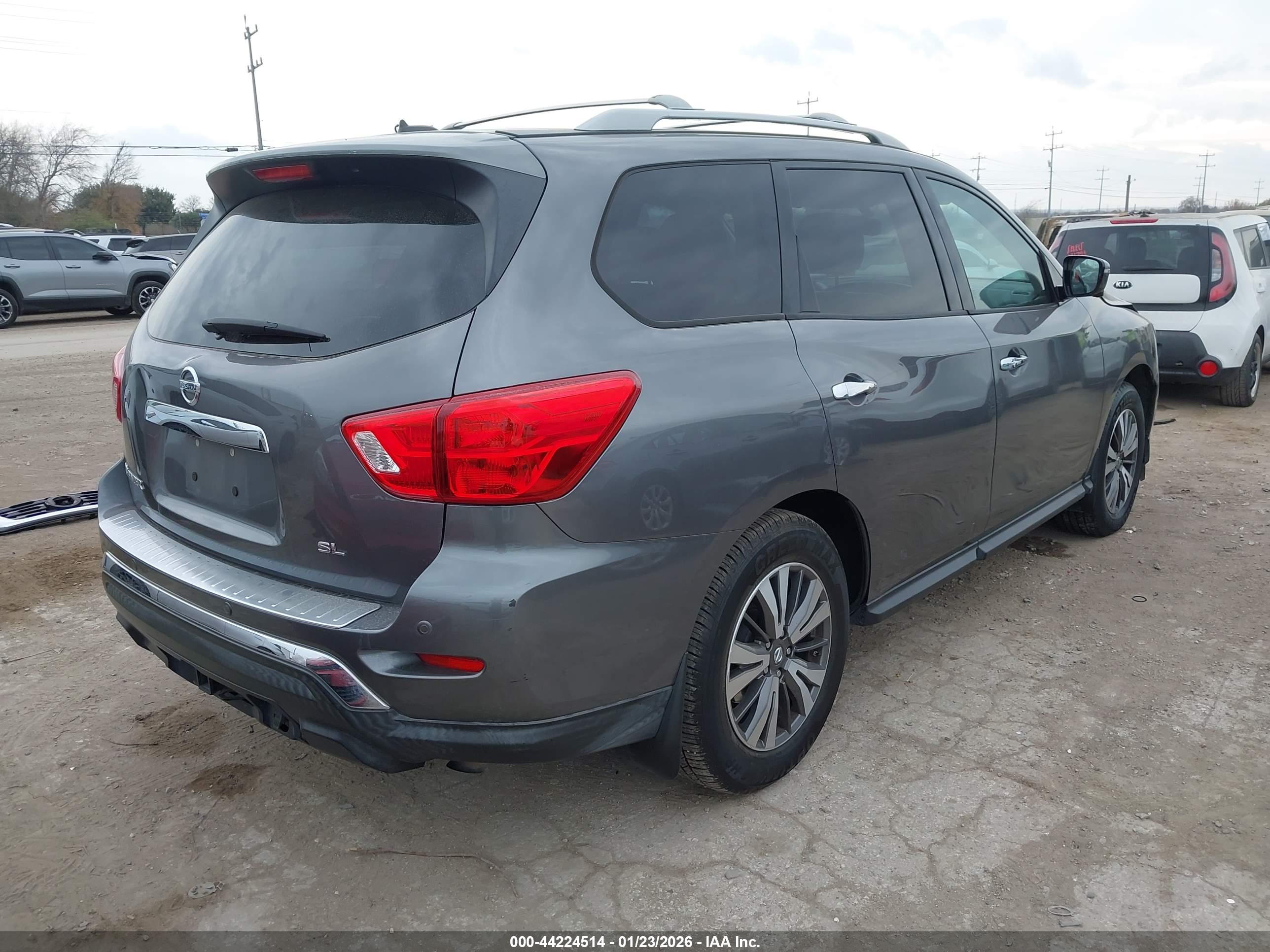 NISSAN PATHFINDER image 4