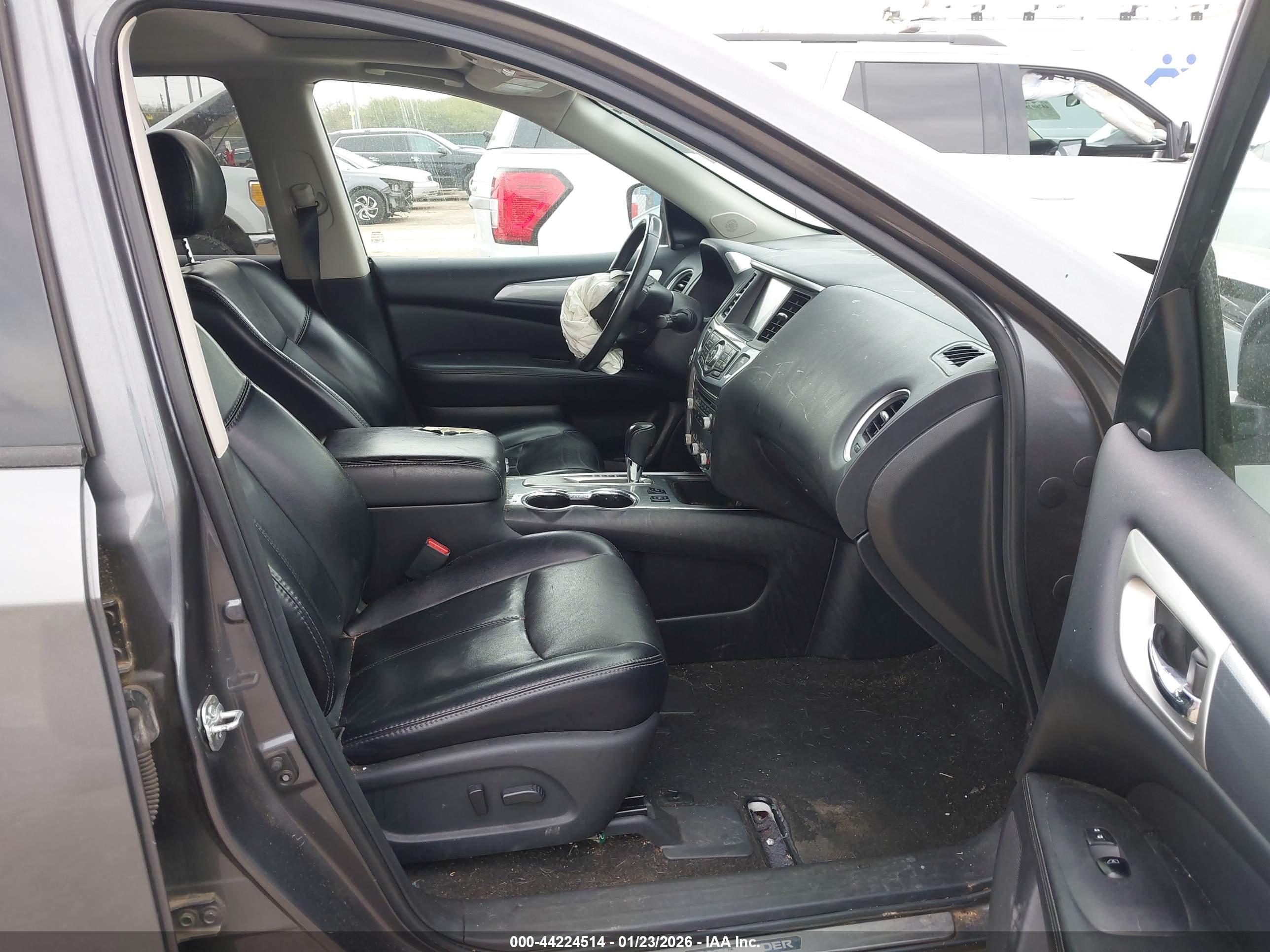 NISSAN PATHFINDER image 5