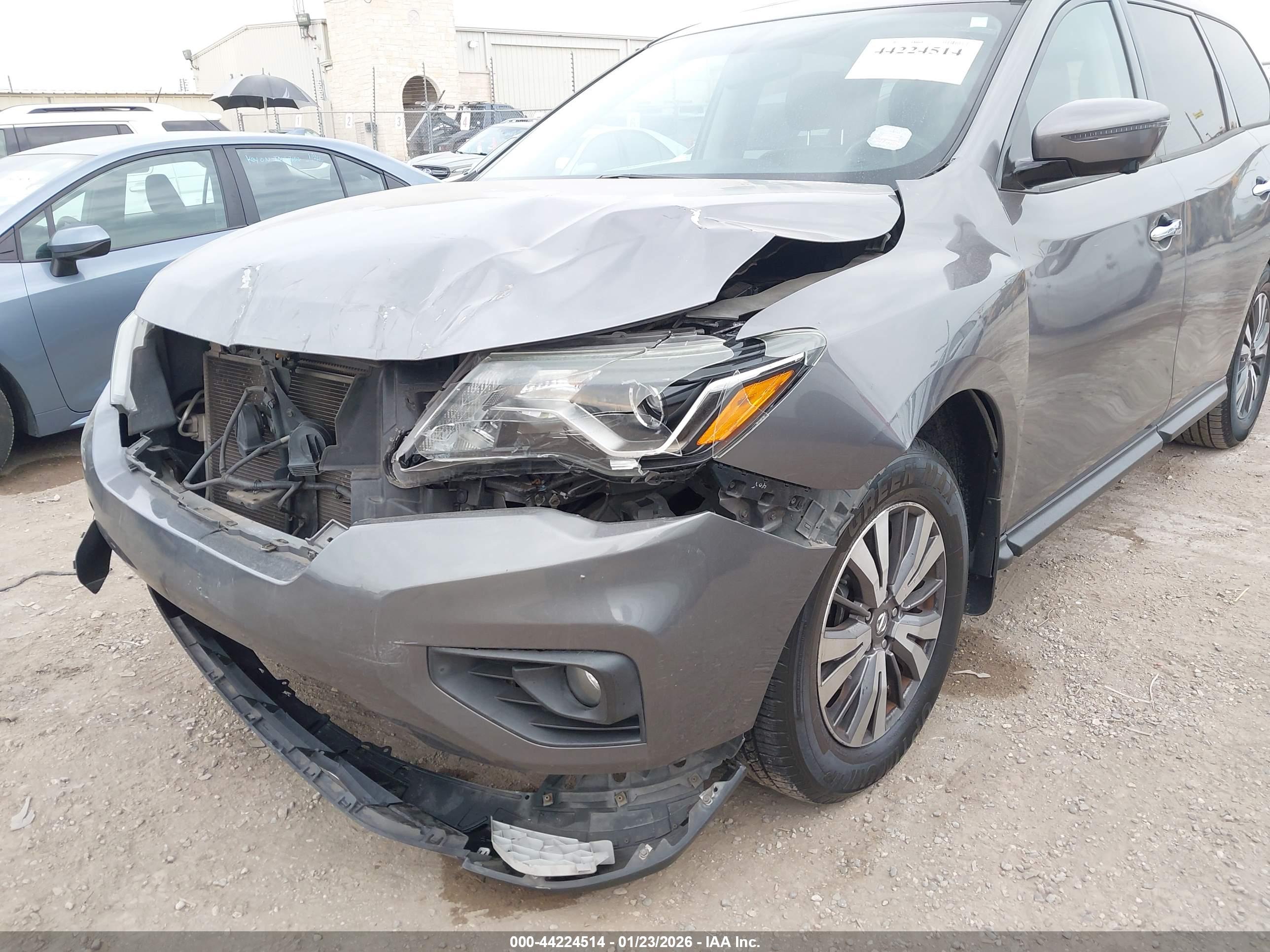 NISSAN PATHFINDER image 6