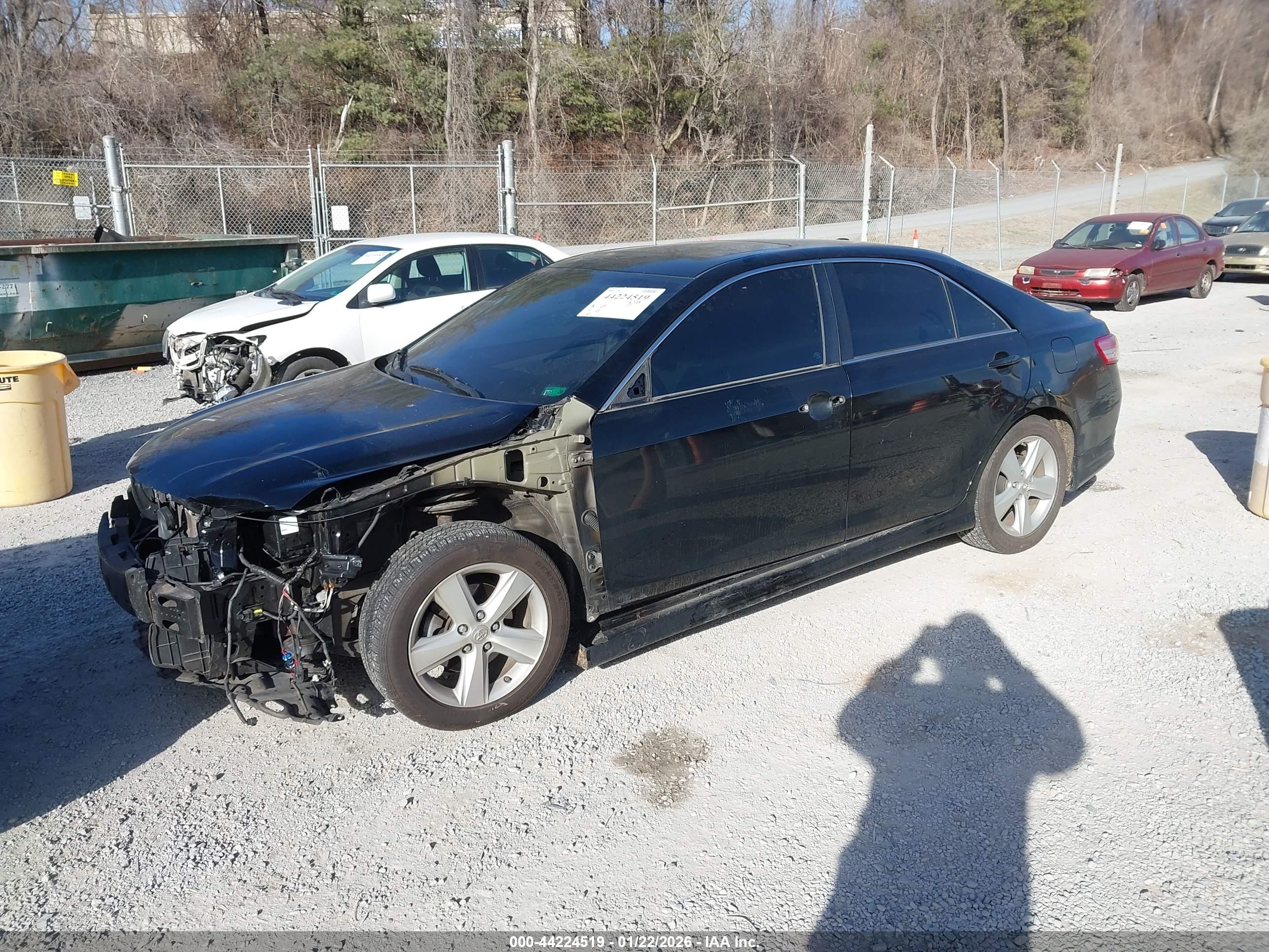 TOYOTA CAMRY image 2