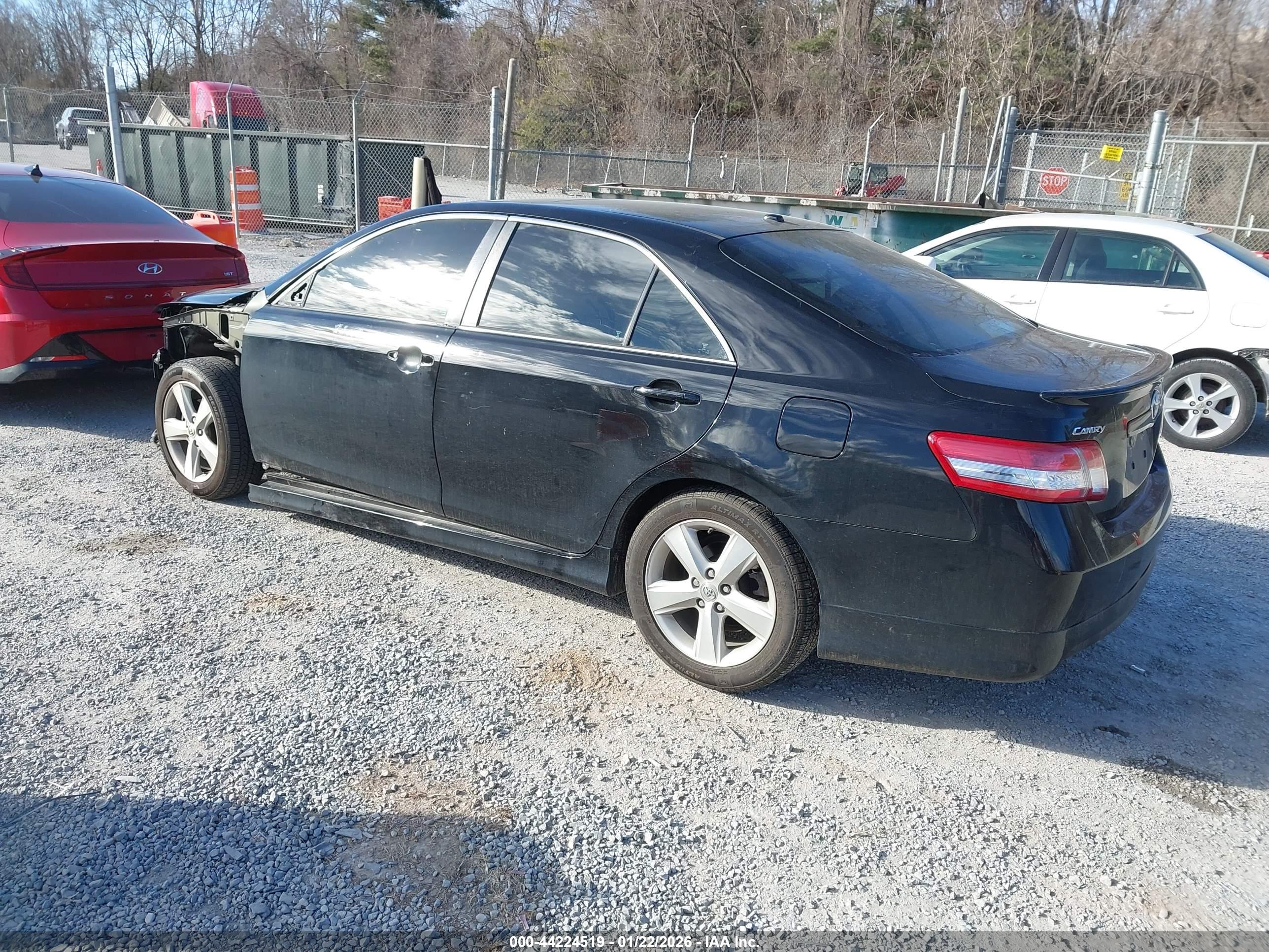 TOYOTA CAMRY image 3
