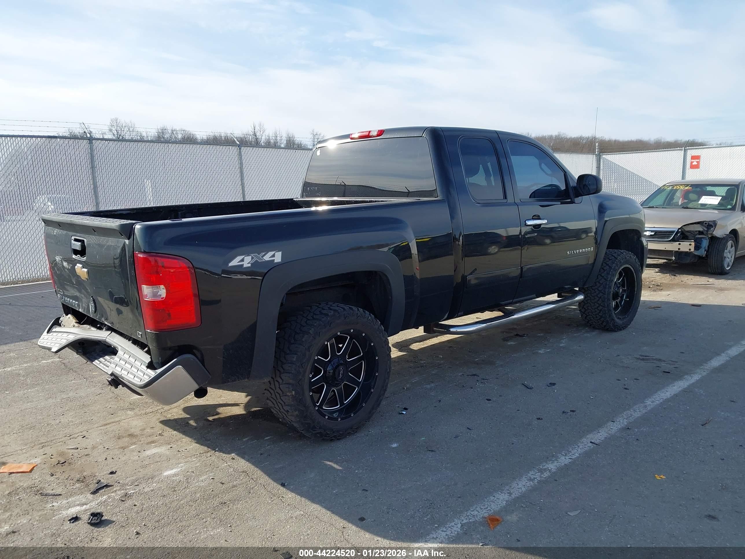 CHEVROLET SILVERADO image 4