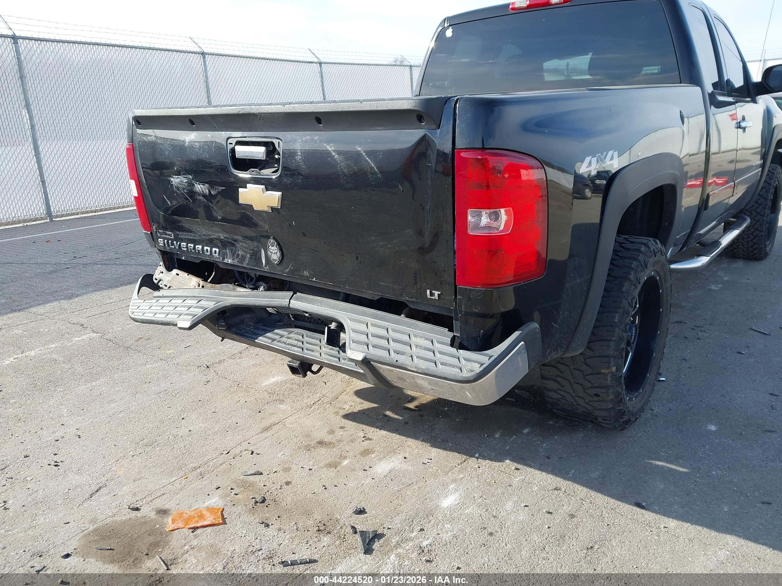 CHEVROLET SILVERADO image 6