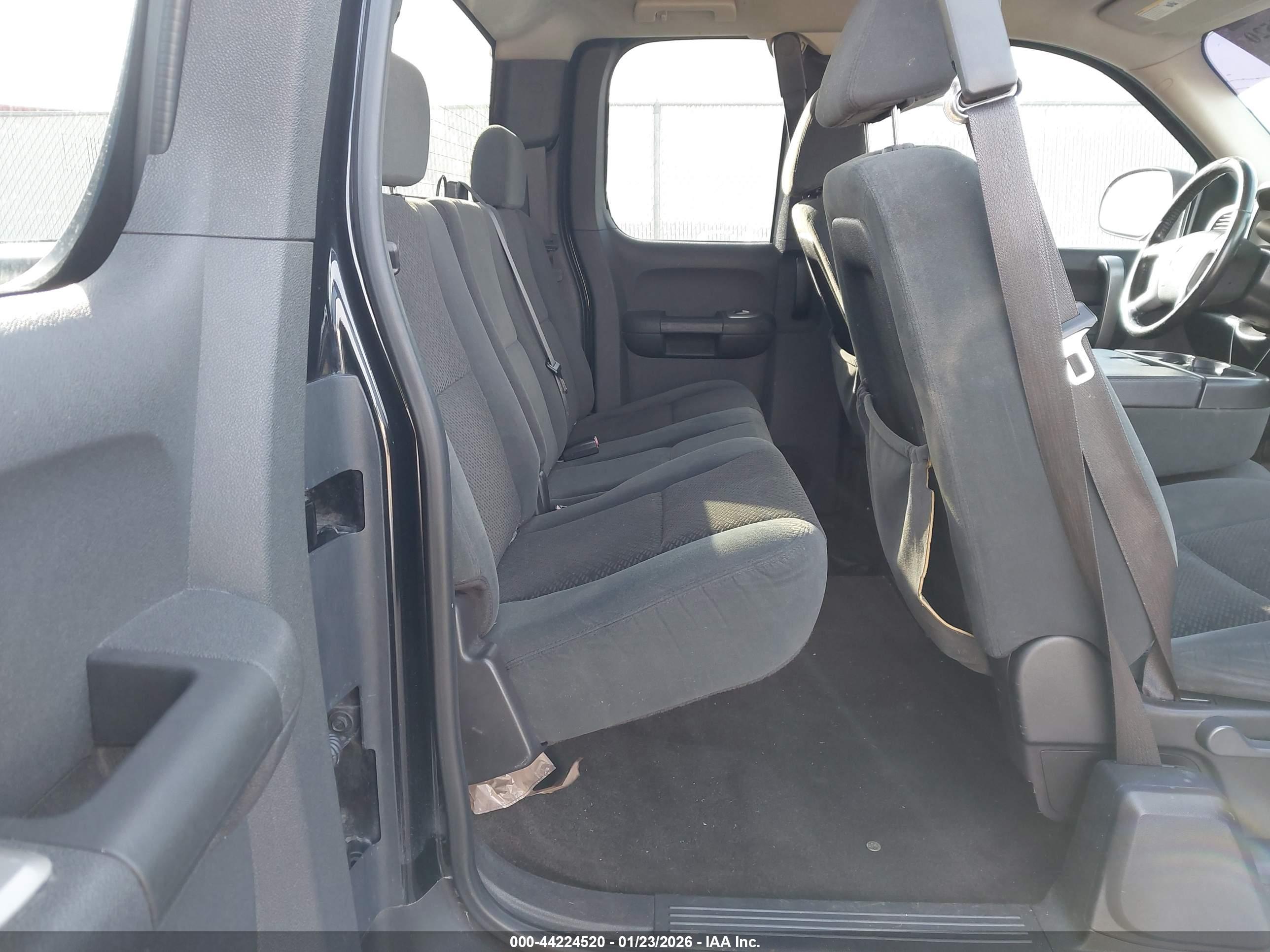 CHEVROLET SILVERADO image 8