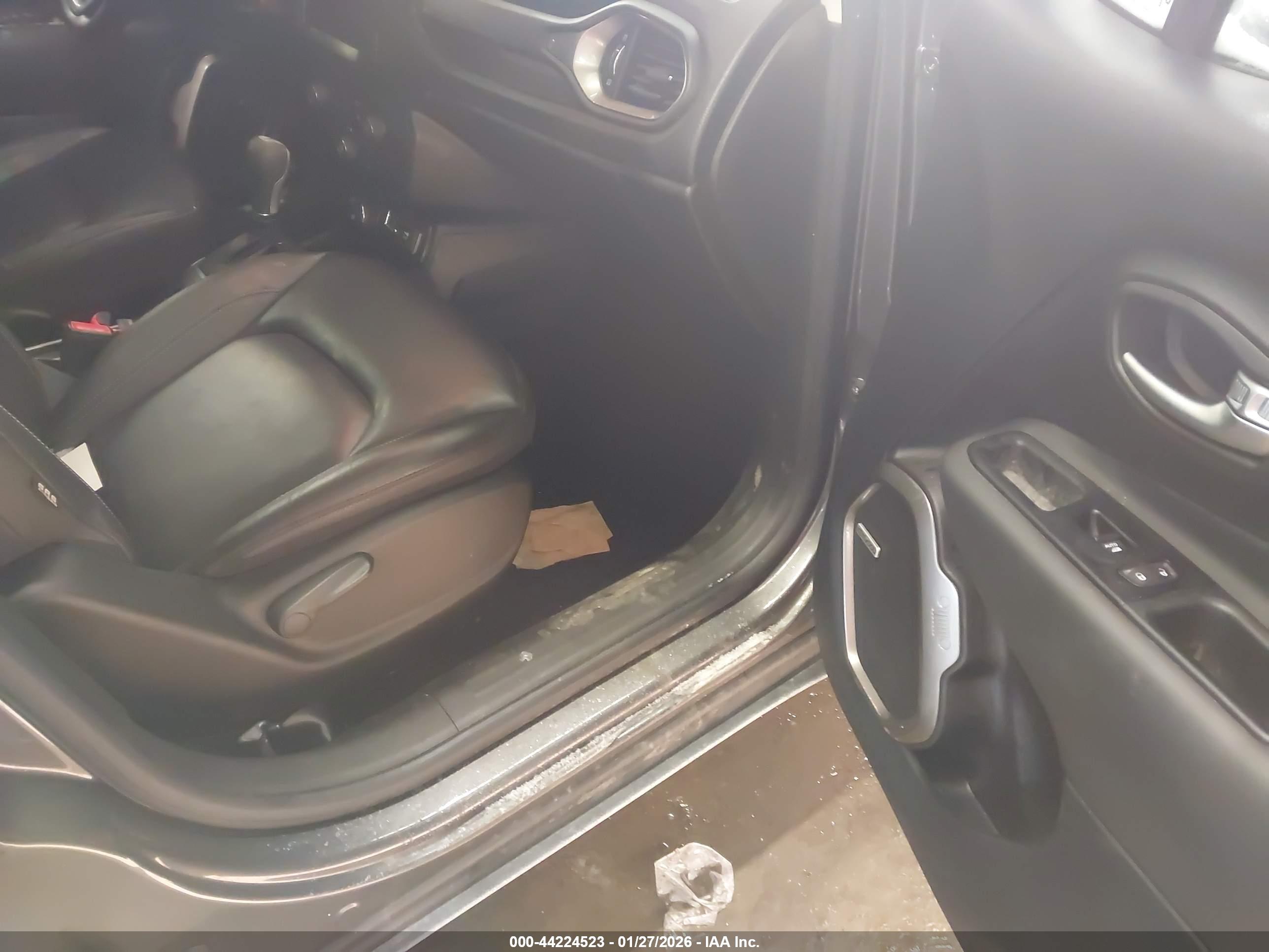JEEP RENEGADE image 5