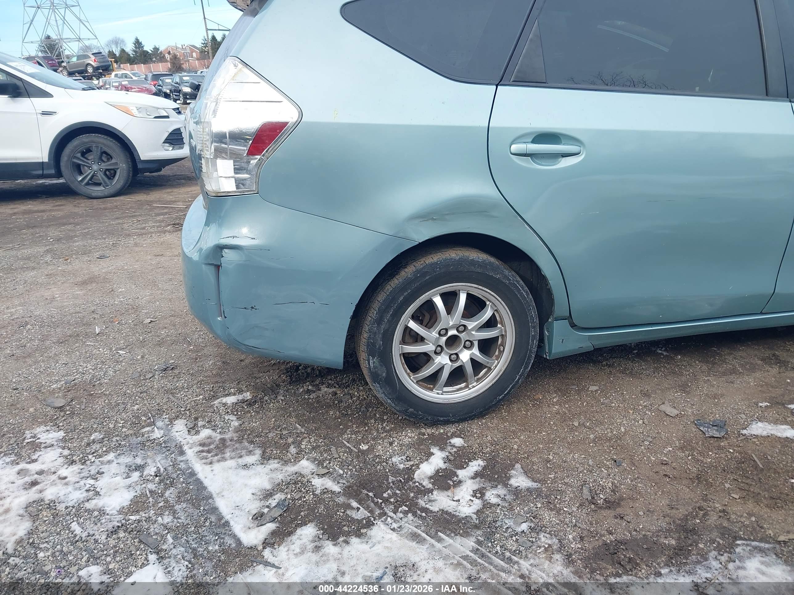 TOYOTA PRIUS image 6