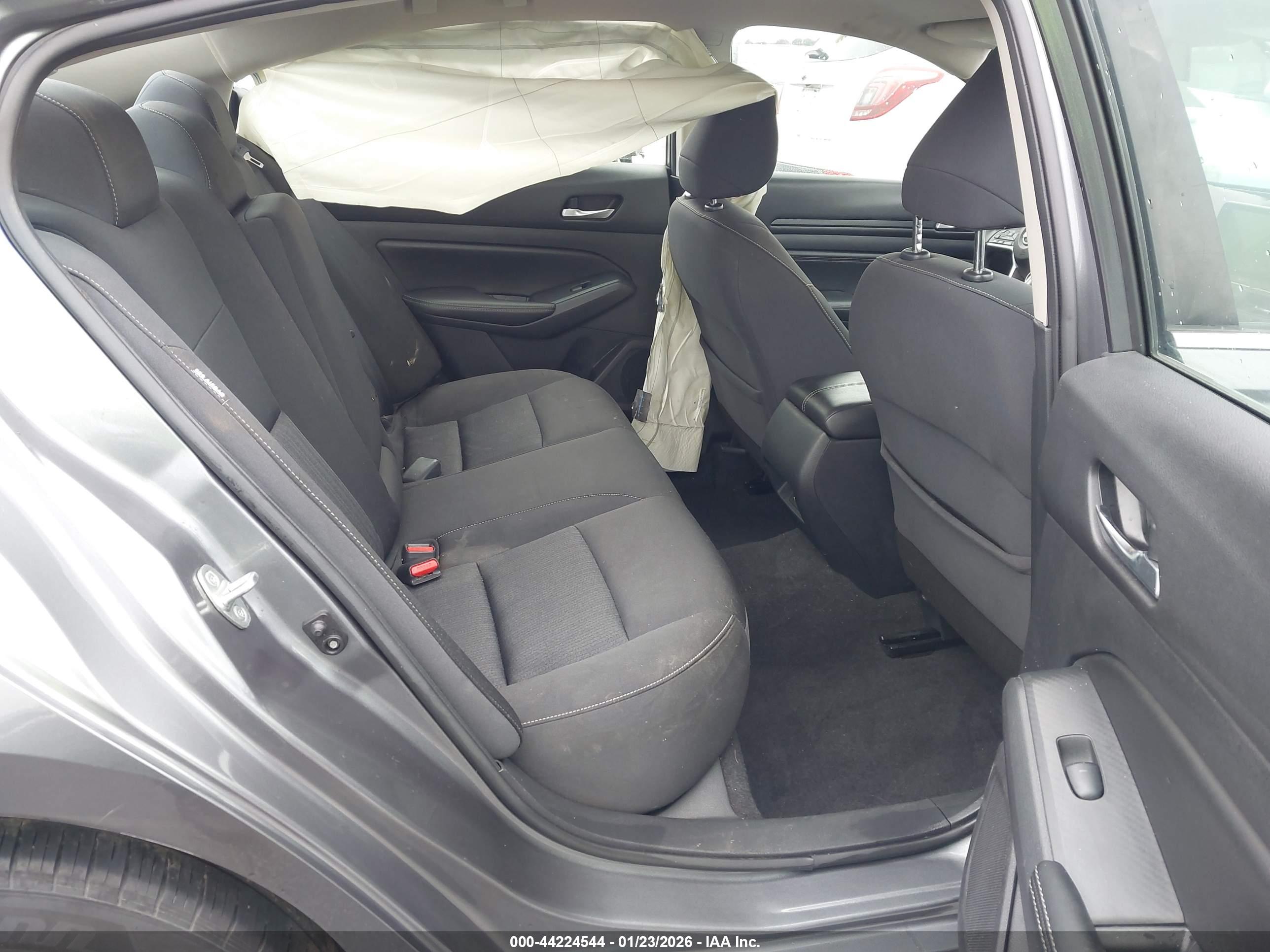 NISSAN ALTIMA image 8