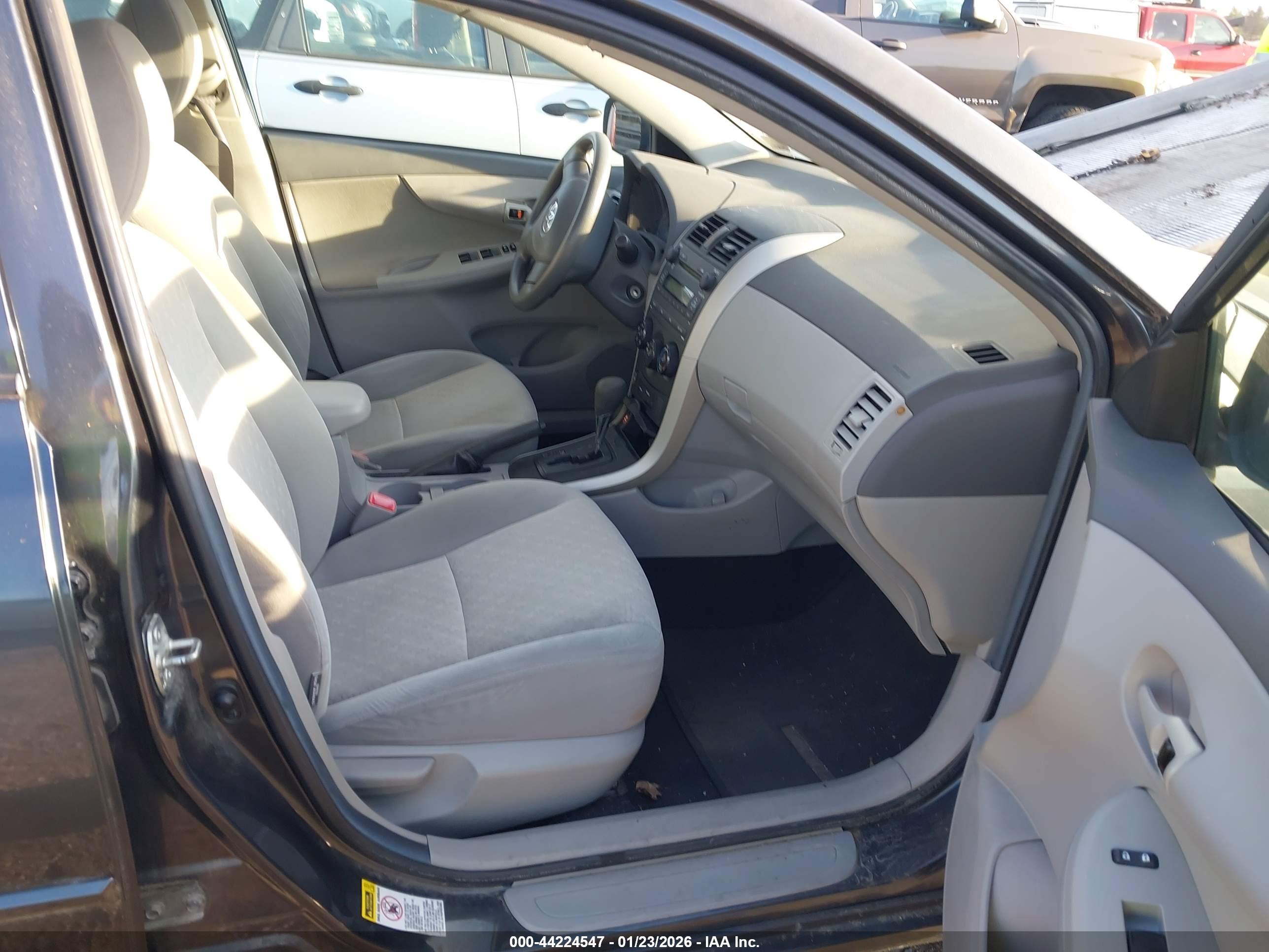 TOYOTA COROLLA image 5